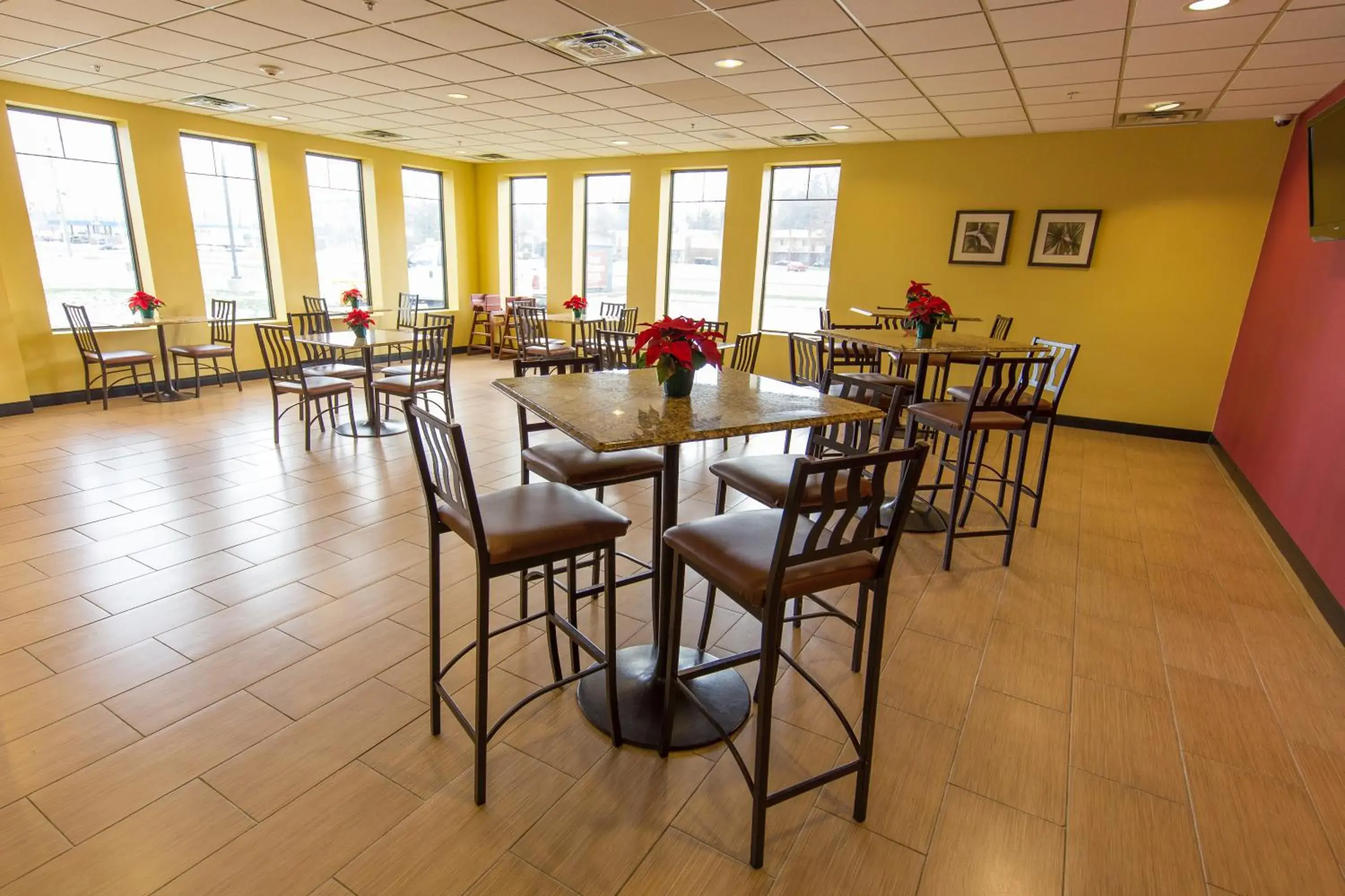 Breakfast, Restaurant/Places to Eat in Best Western Plus Portage Hotel and Suites