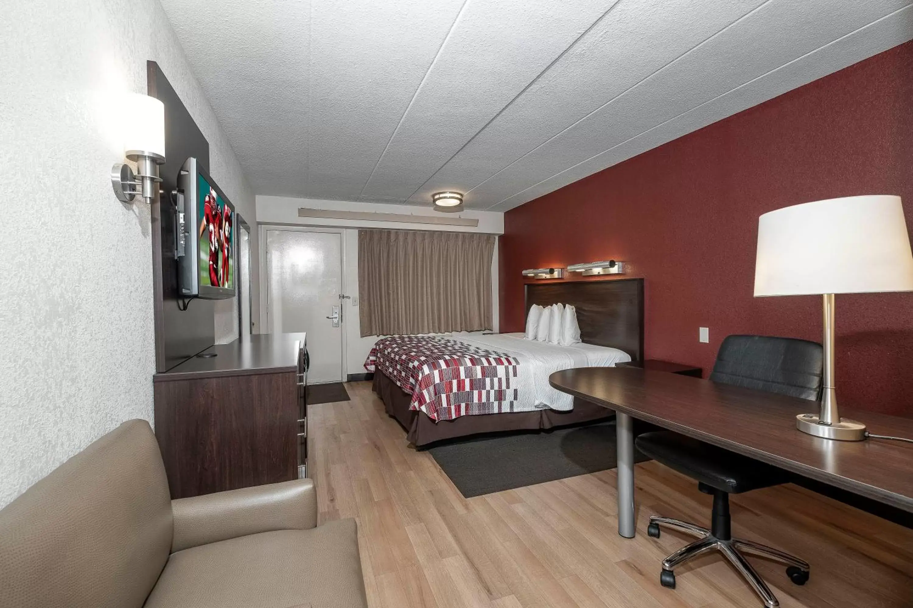 Photo of the whole room in Red Roof Inn Mt Laurel Photo of the whole room in Red Roof Inn Mt Laurel