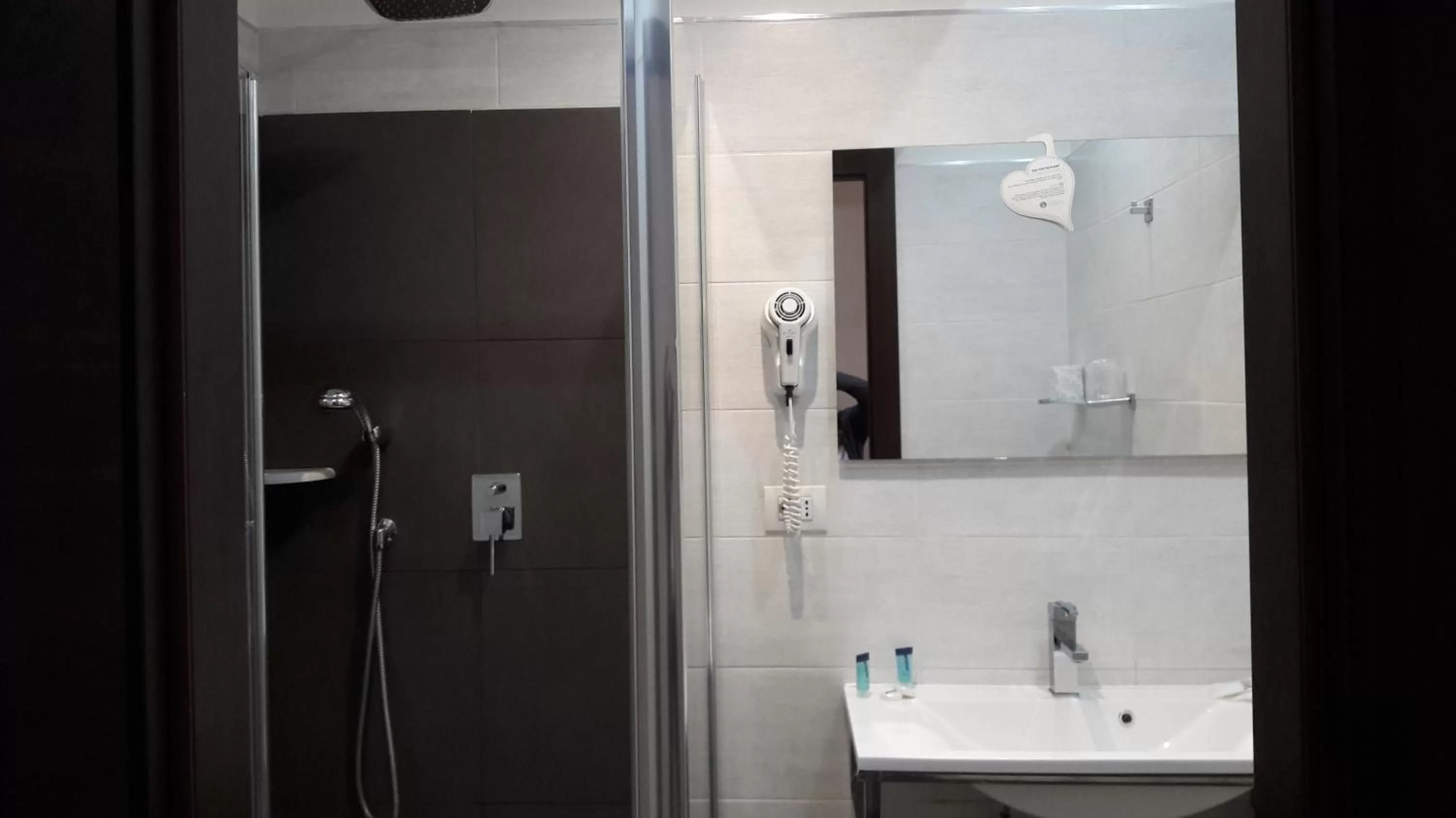 Bathroom in Hotel Mimosa Pantheon