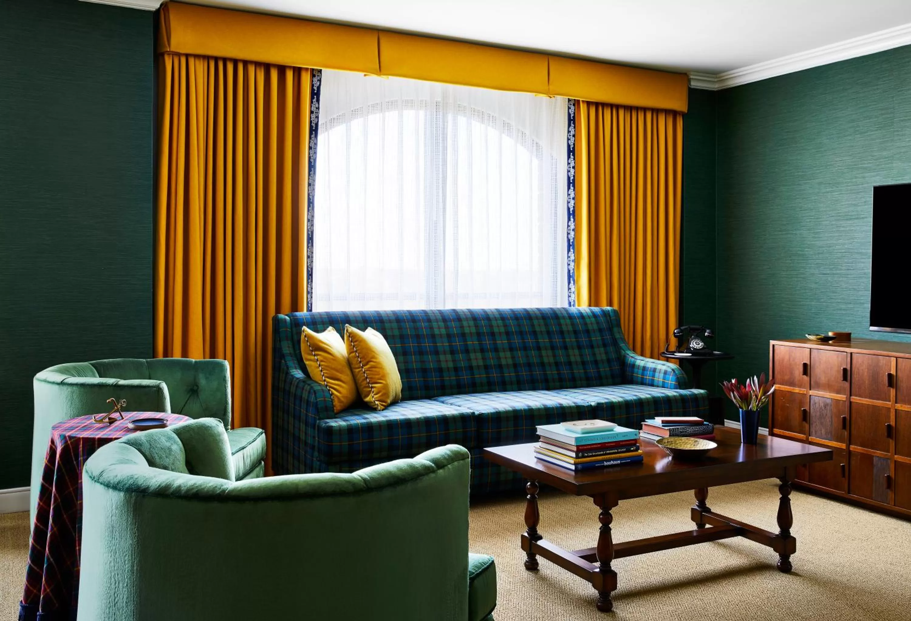 Living room in Graduate by Hilton Annapolis