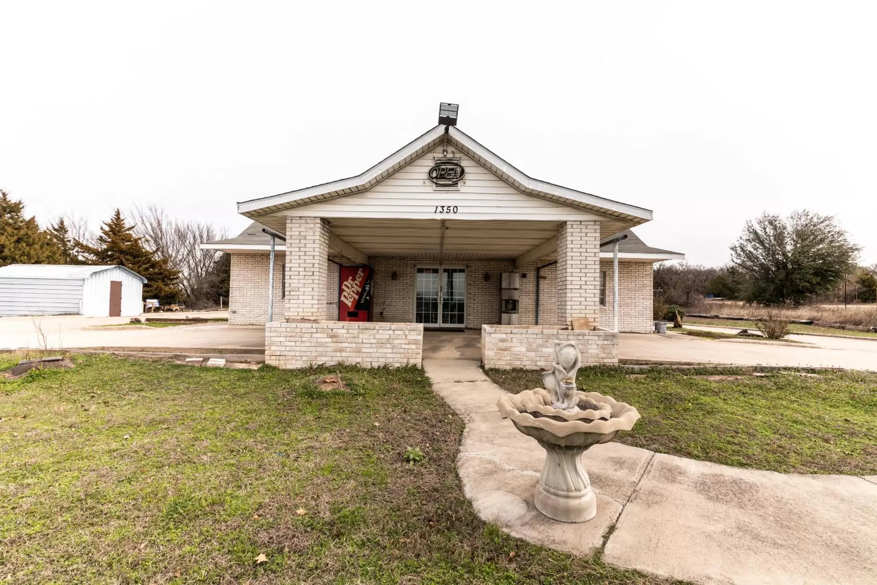 Property Building in OYO Hotel Decatur TX Hwy 287 Northwest