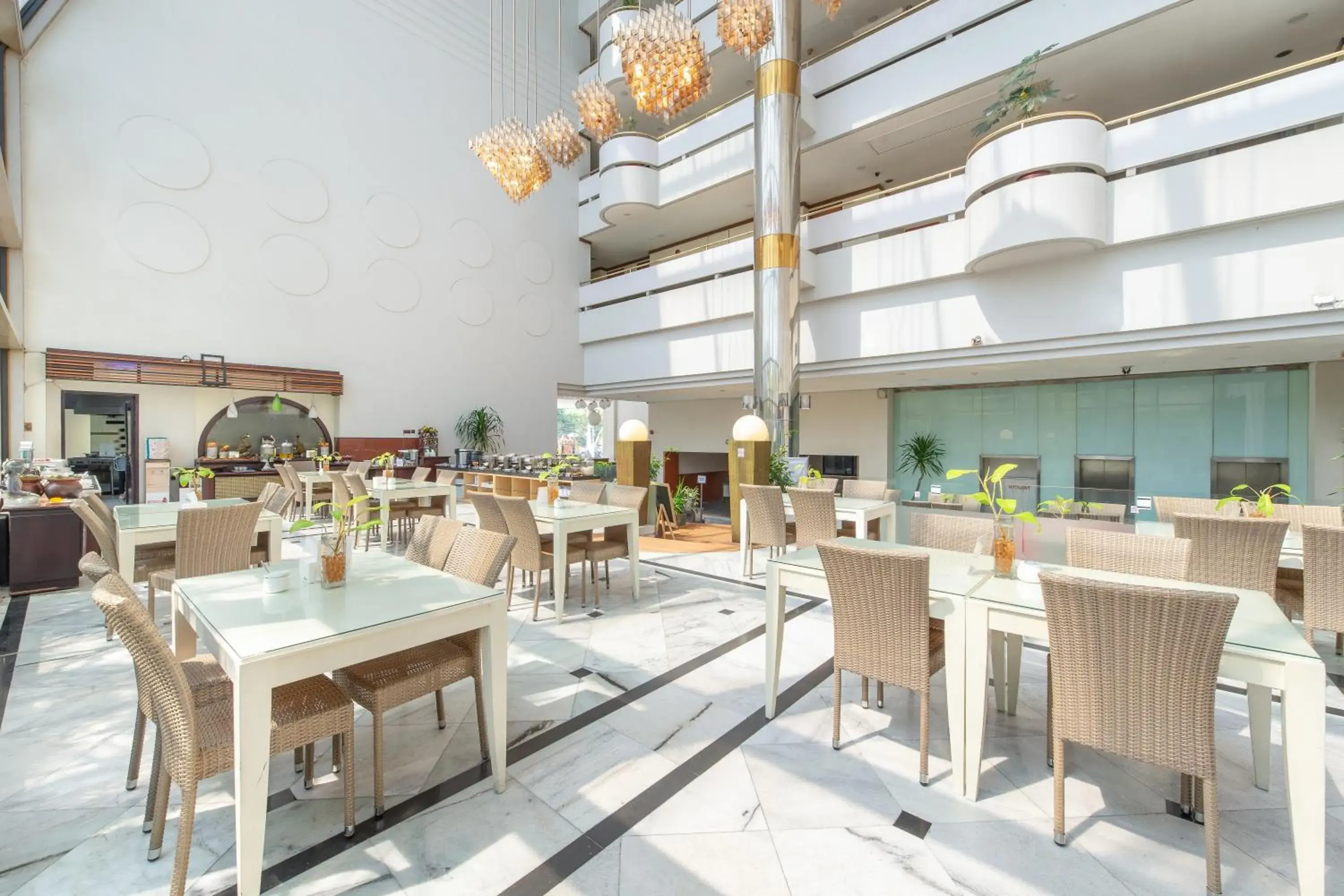 Restaurant/Places to Eat in Lux Tychi Hotel Malang