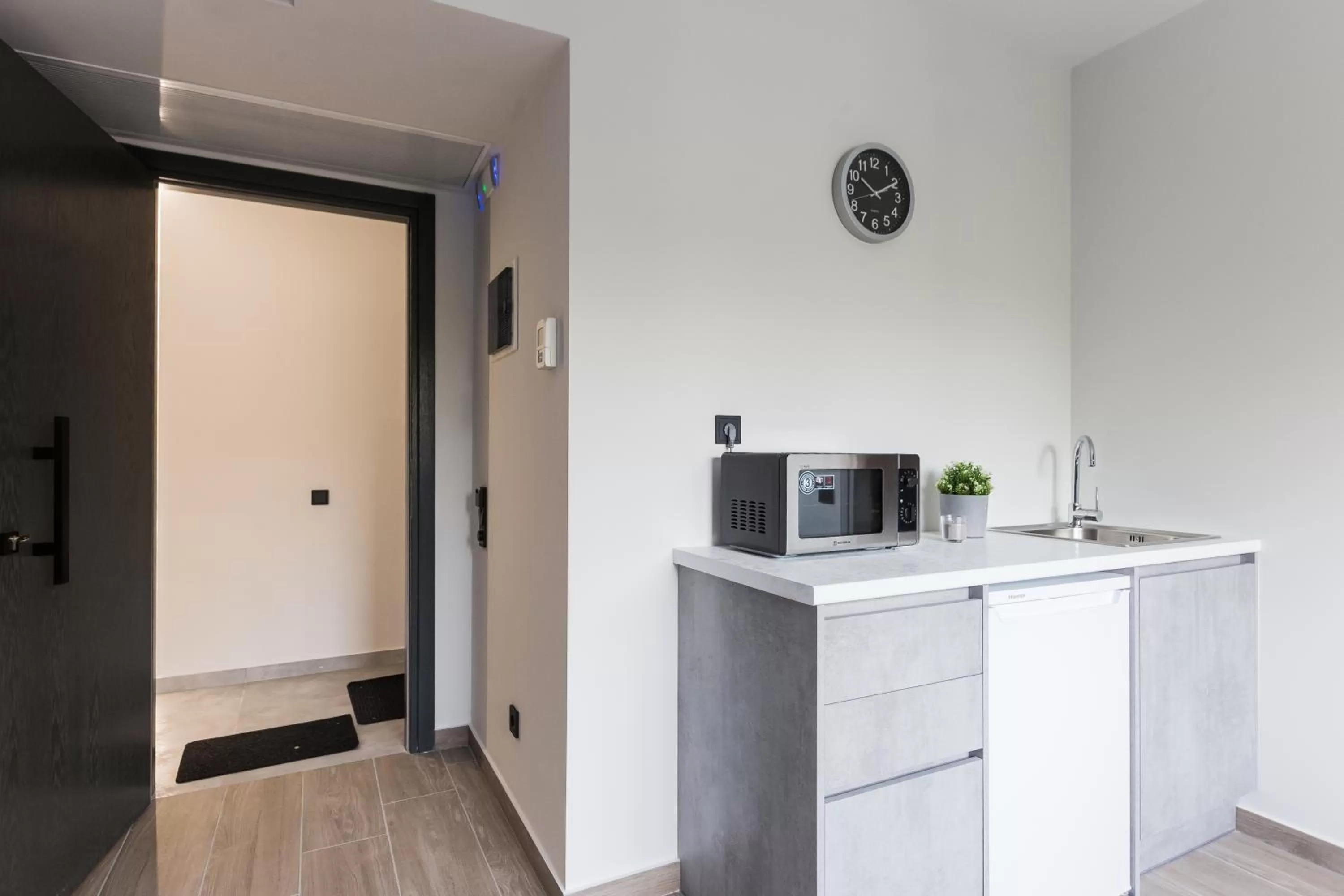 Kitchen or kitchenette in 12 Reasons Why Metaxourgeio