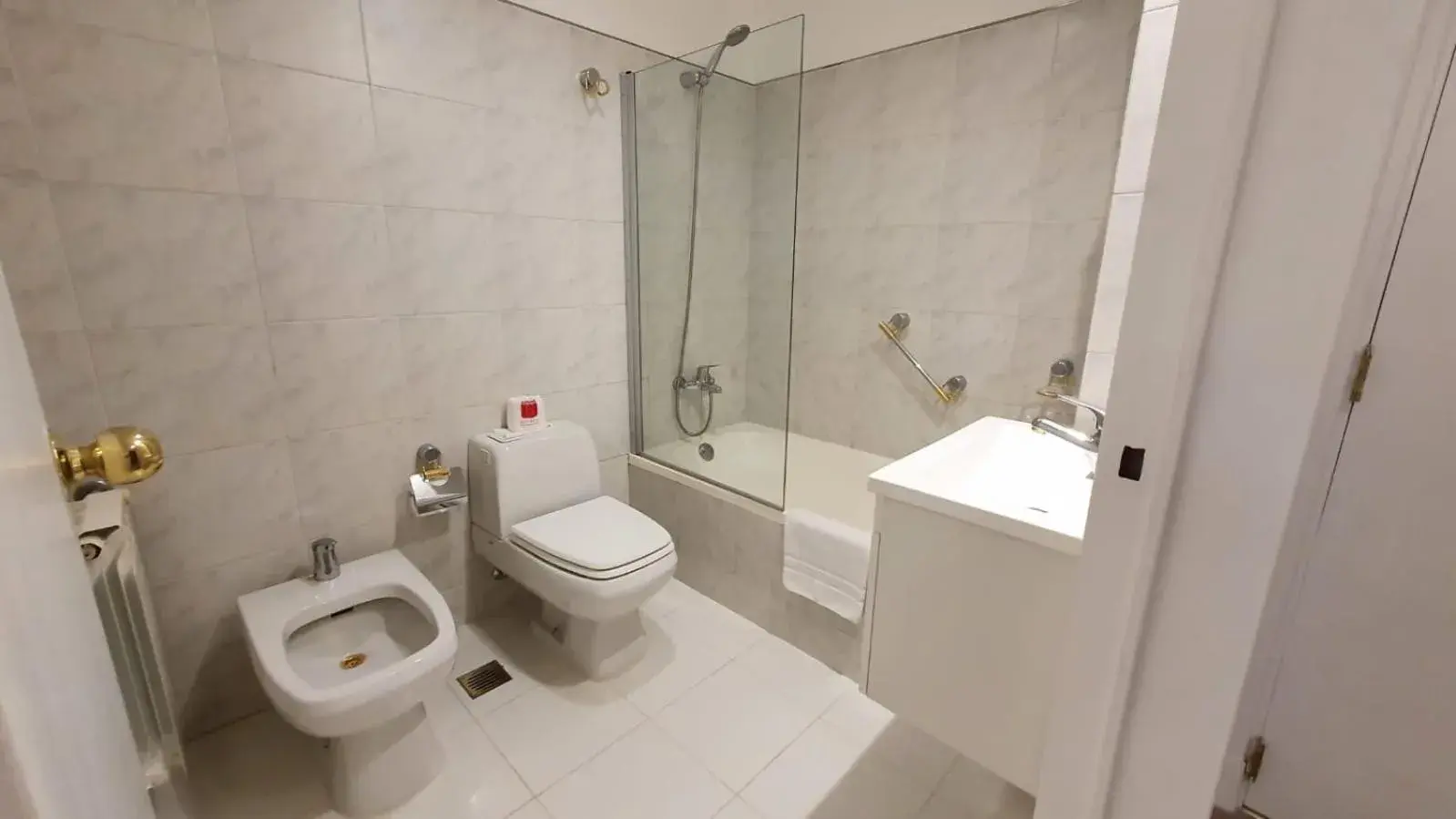 Bathroom in Lucania Palazzo Hotel