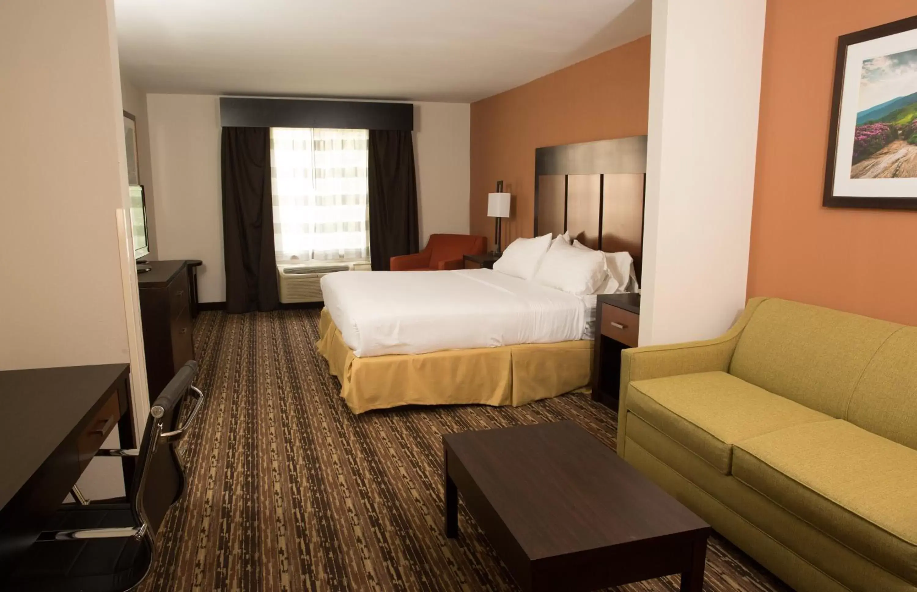 Photo of the whole room in Holiday Inn Express Hotel & Suites Cherokee-Casino, an IHG Hotel