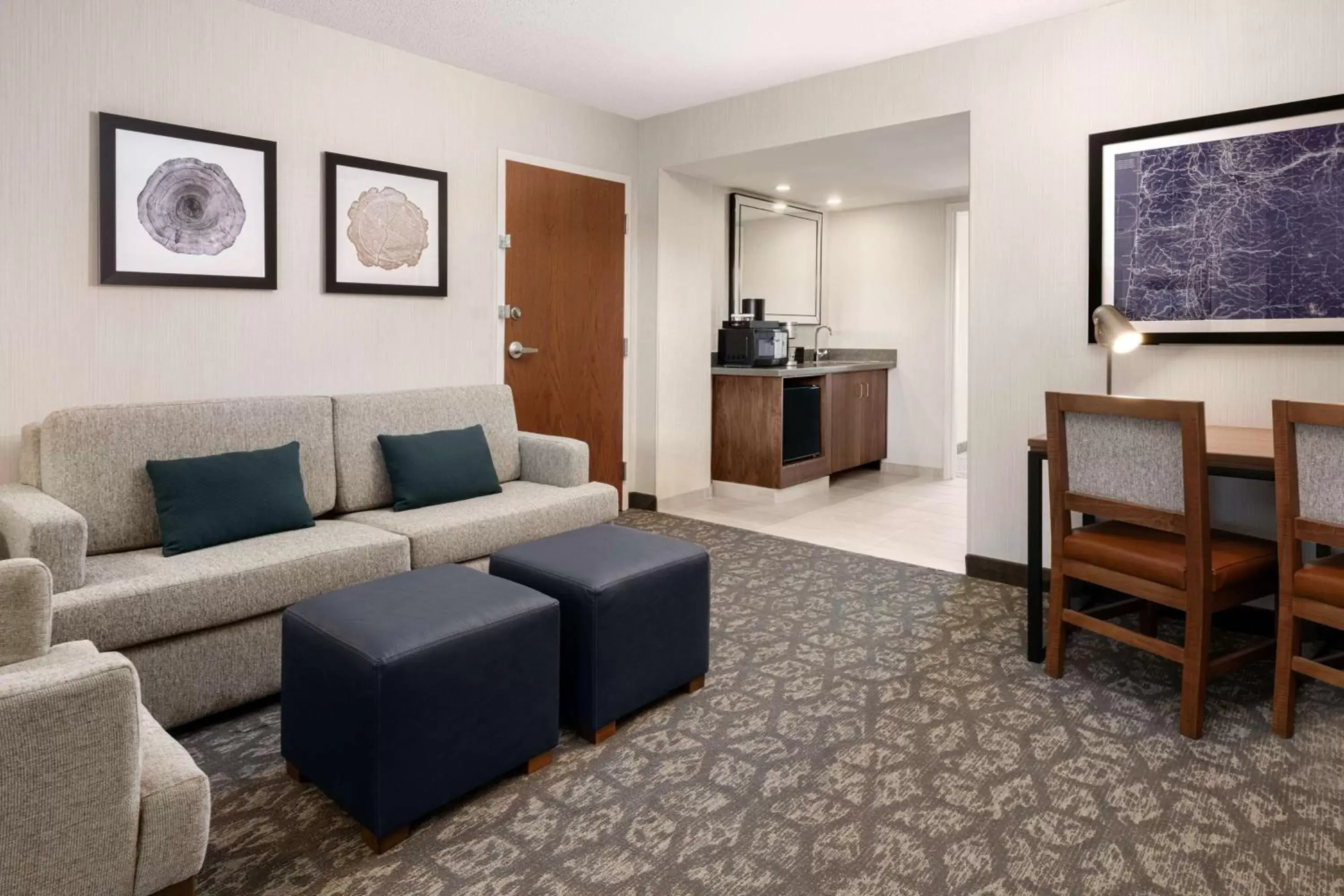 Living room, Seating Area in Embassy Suites by Hilton Portland Airport