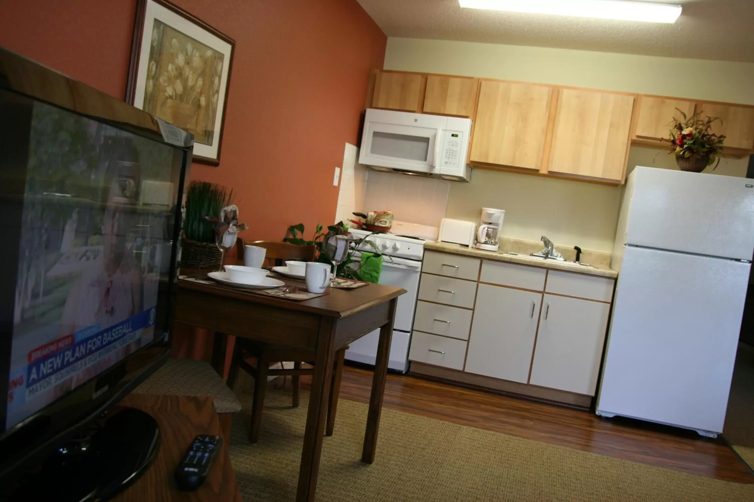 TV and multimedia, Kitchen/Kitchenette in Affordable Suites of America Fredericksburg