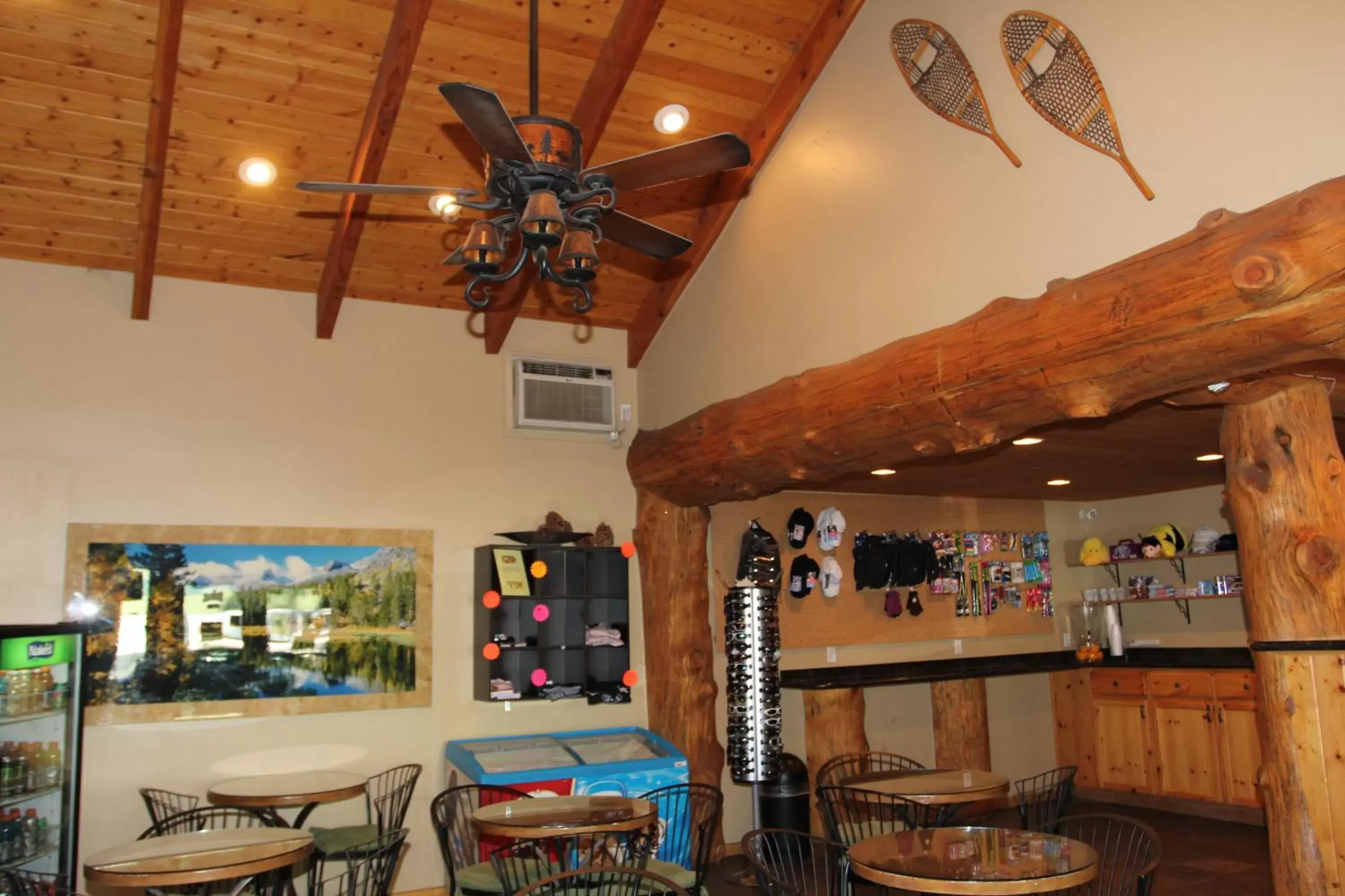 Lounge or bar, Lounge/Bar in Big Pines Mountain House
