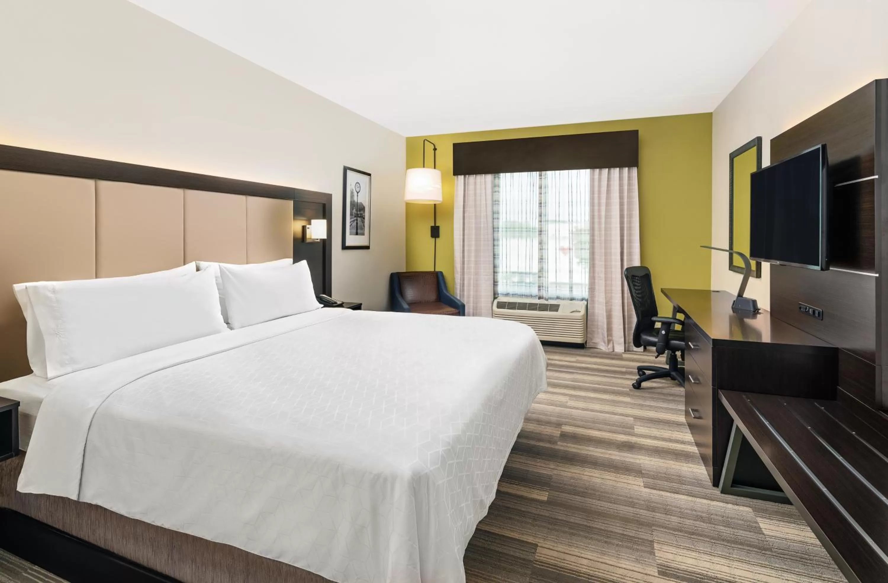 Bed in Holiday Inn Express & Suites Florence by IHG