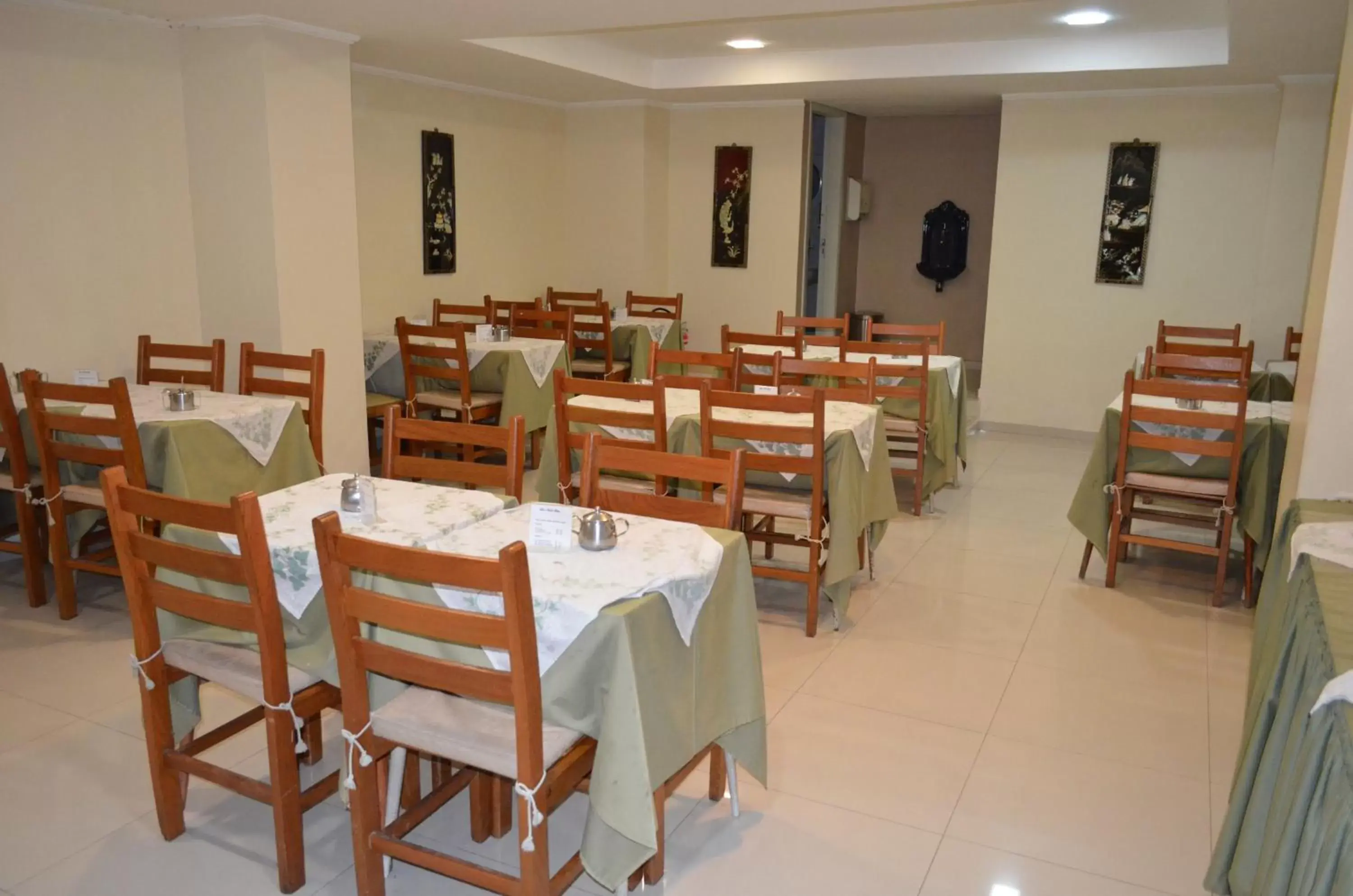 Restaurant/places to eat in Lux Hotel Restaurant/places to eat in Lux Hotel