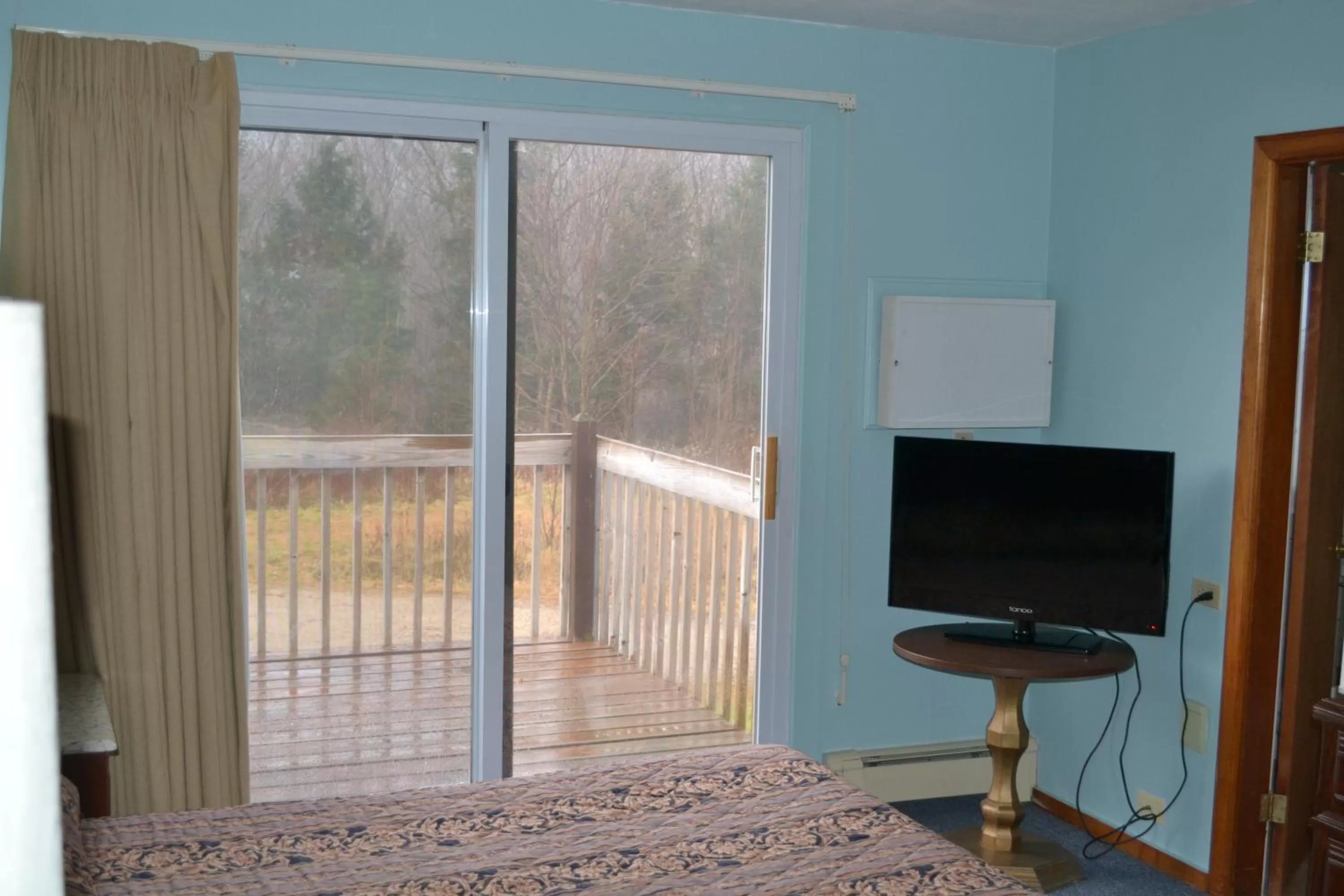 Day in Parker's Motel