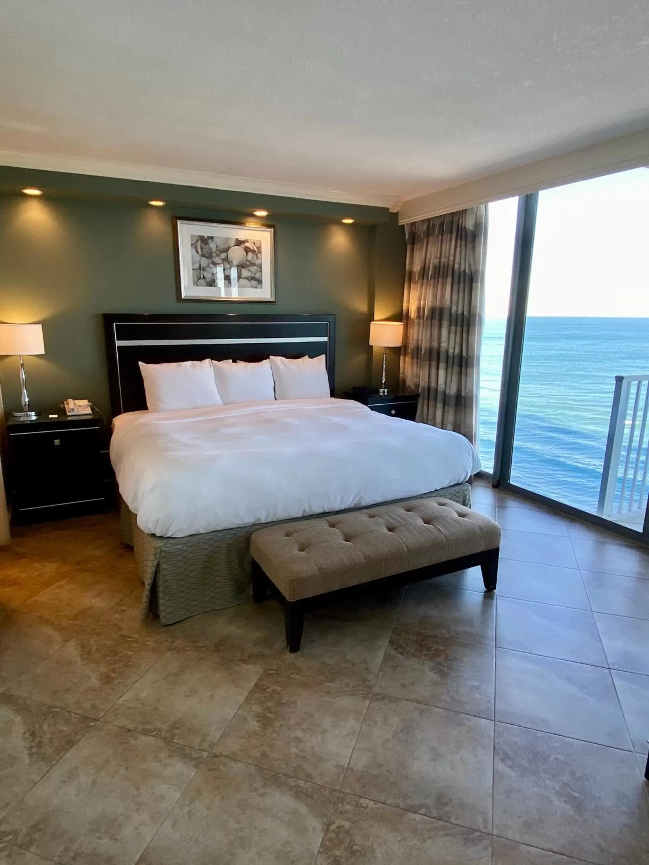 Bed in Radisson Suite Hotel Oceanfront