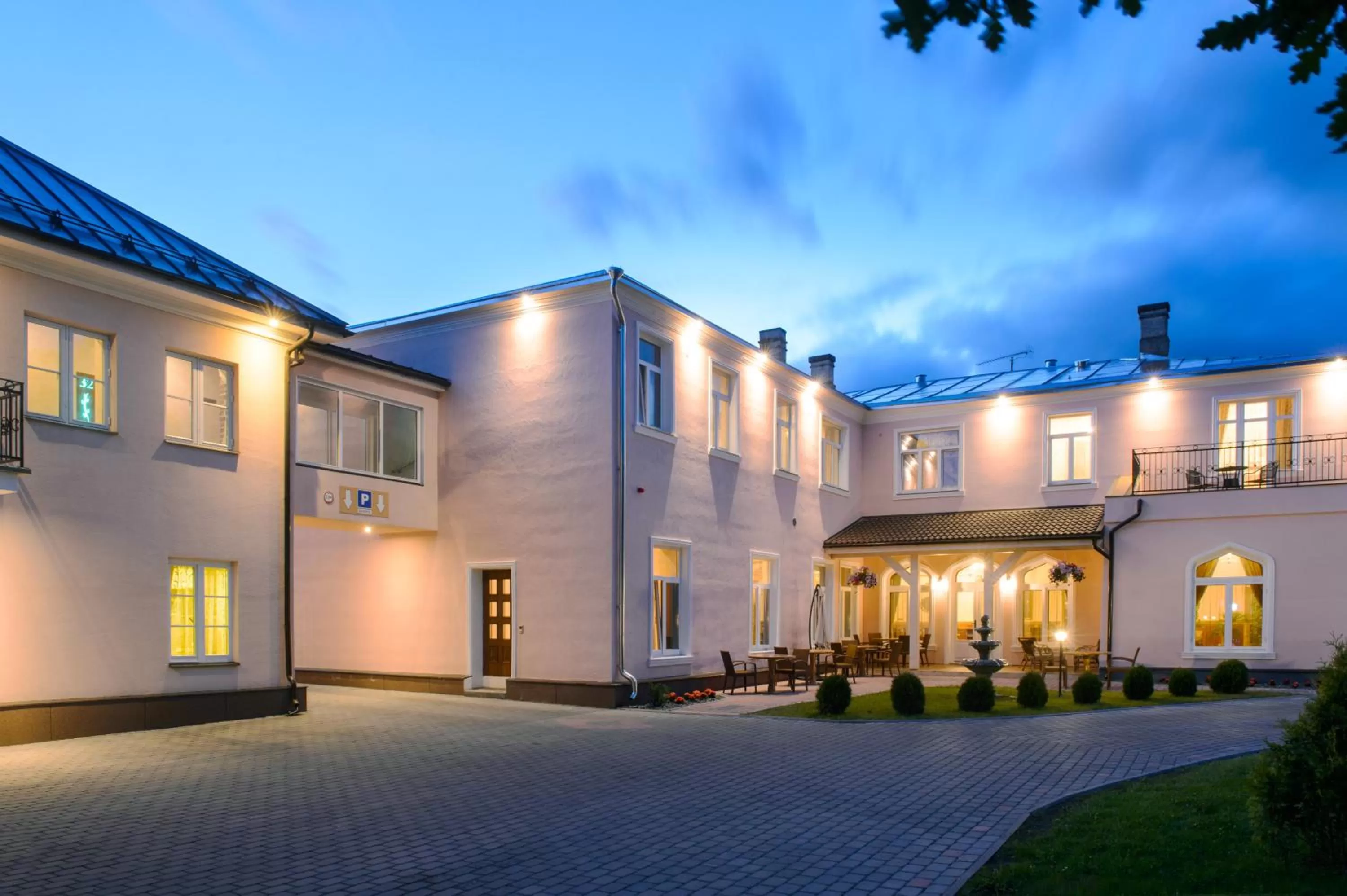 Property building in Georgi Hotell