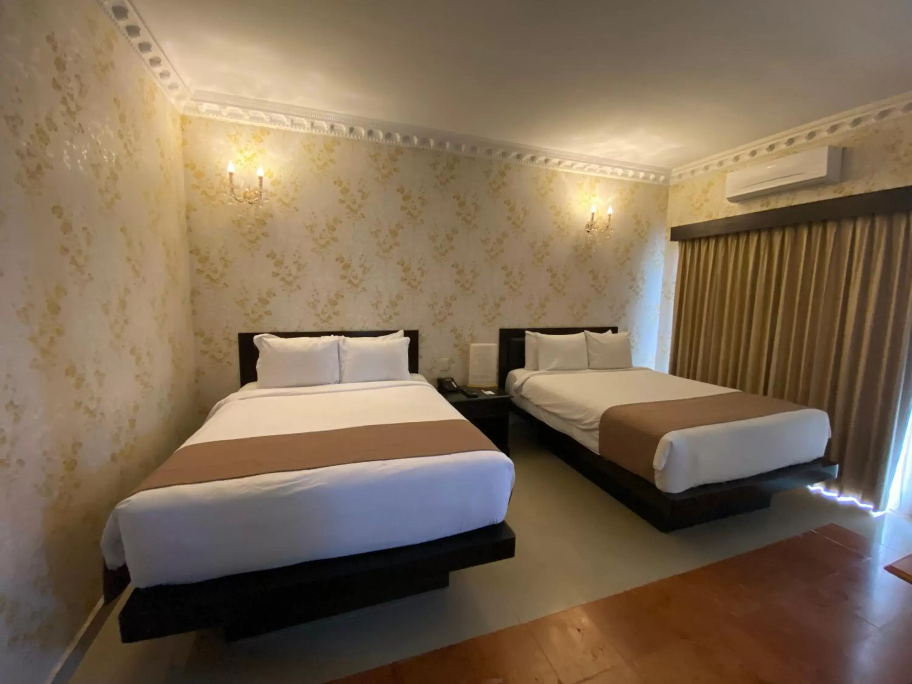 Bed in Hotel Palacio Maya