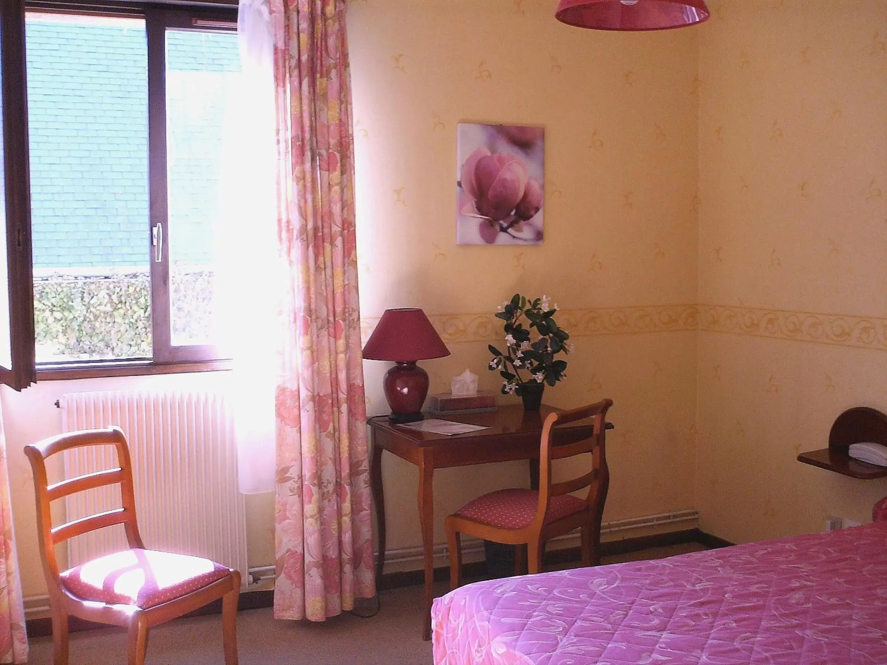 Bedroom, Seating Area in Hotel Restaurant Le Cygne