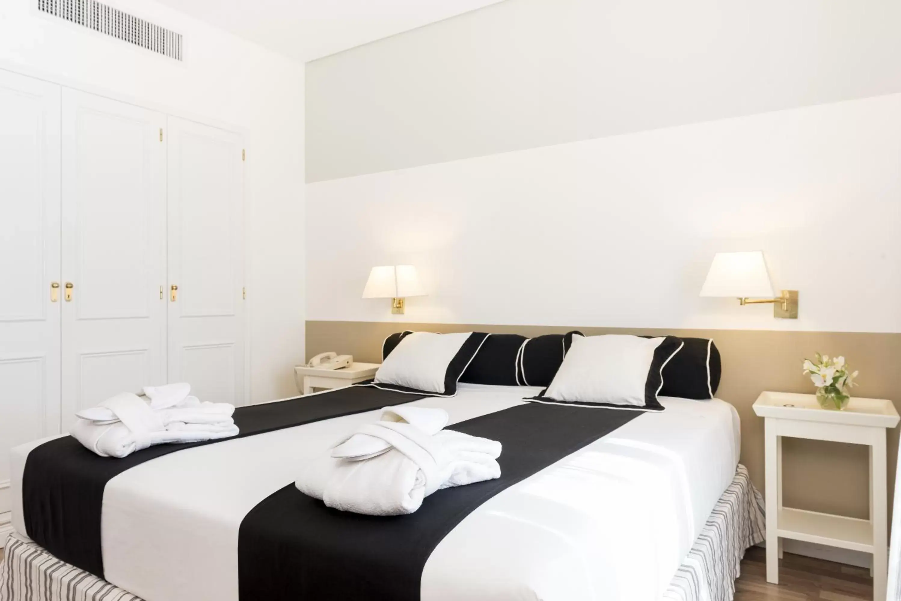 Bedroom, Bed in Loi Suites Recoleta Hotel