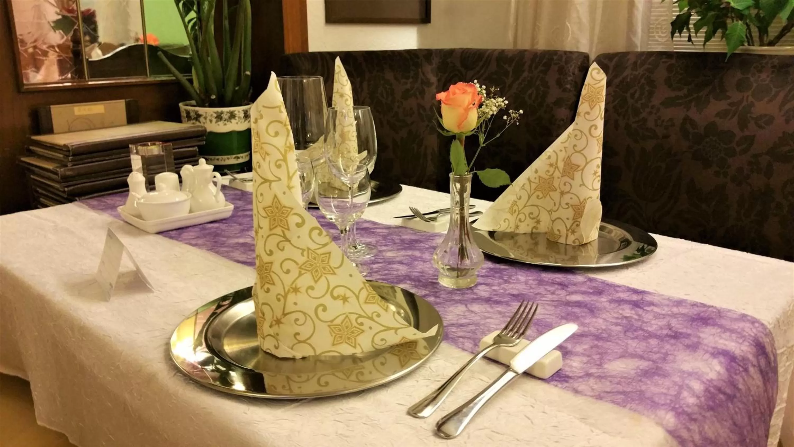 Restaurant/places to eat in Hotel Rath