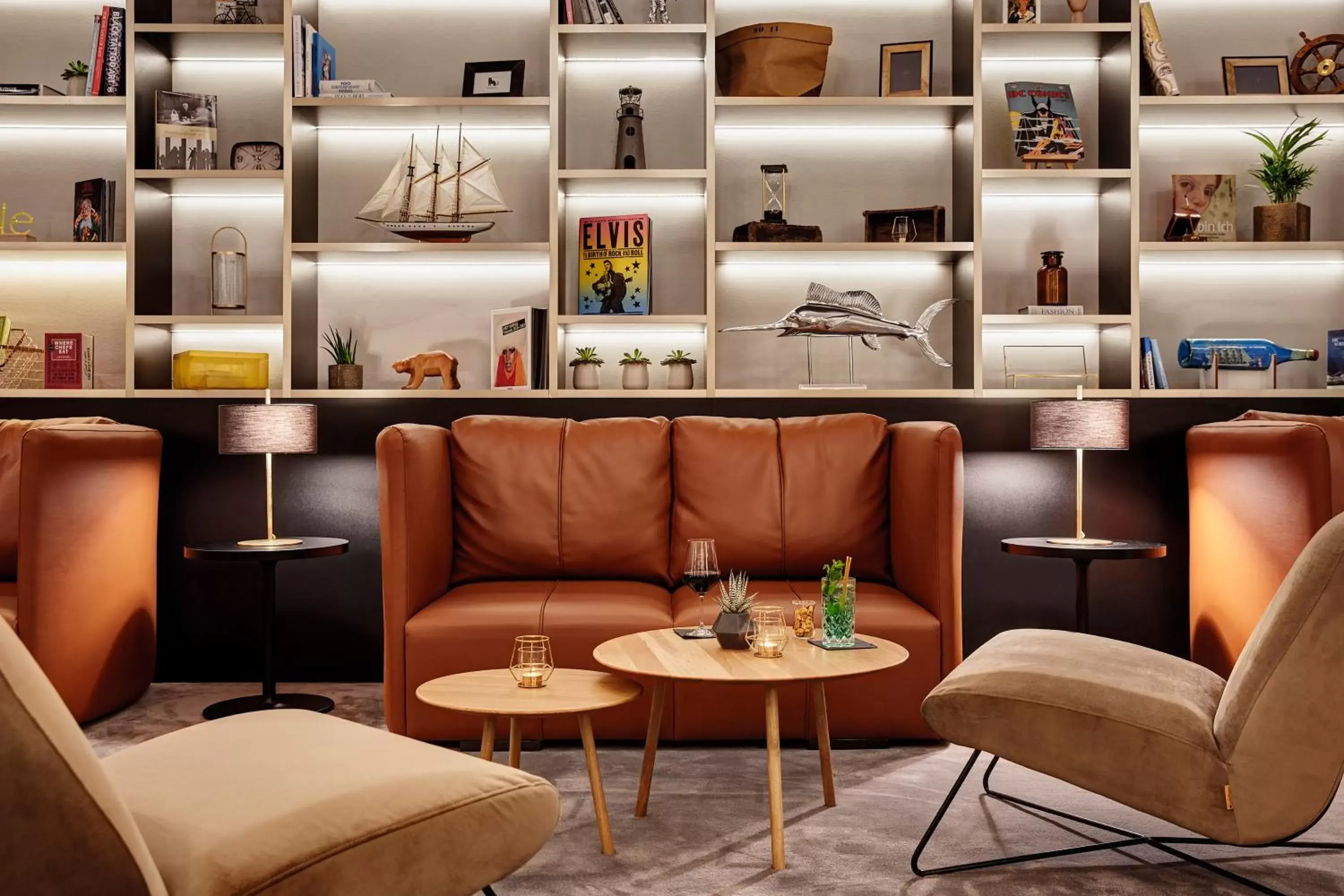 Lounge or bar, Seating Area in INNSiDE by Meliá Bremen