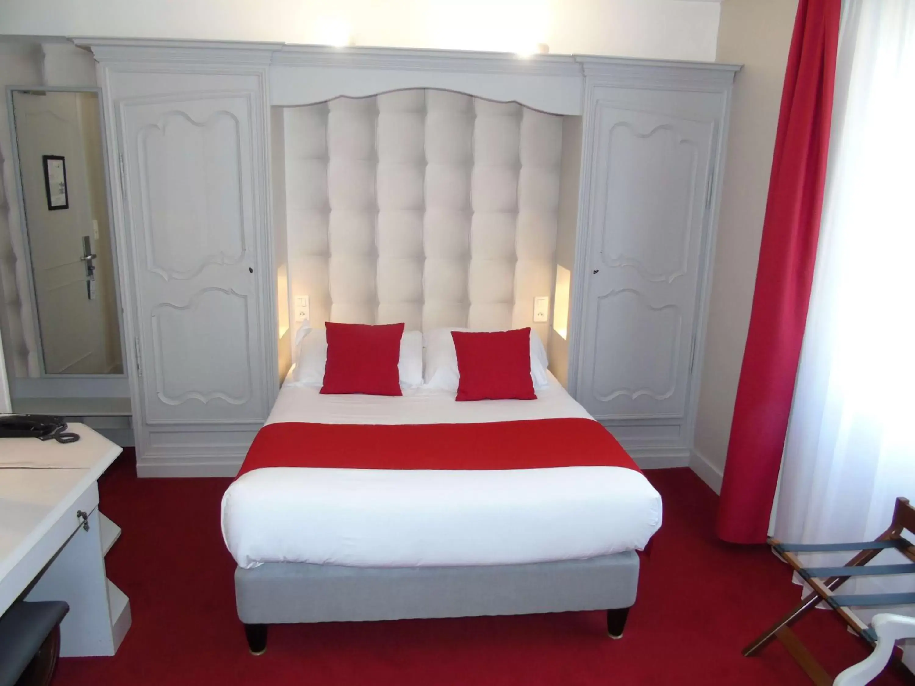 Photo of the whole room, Bed in Best Western Hôtel Montgomery