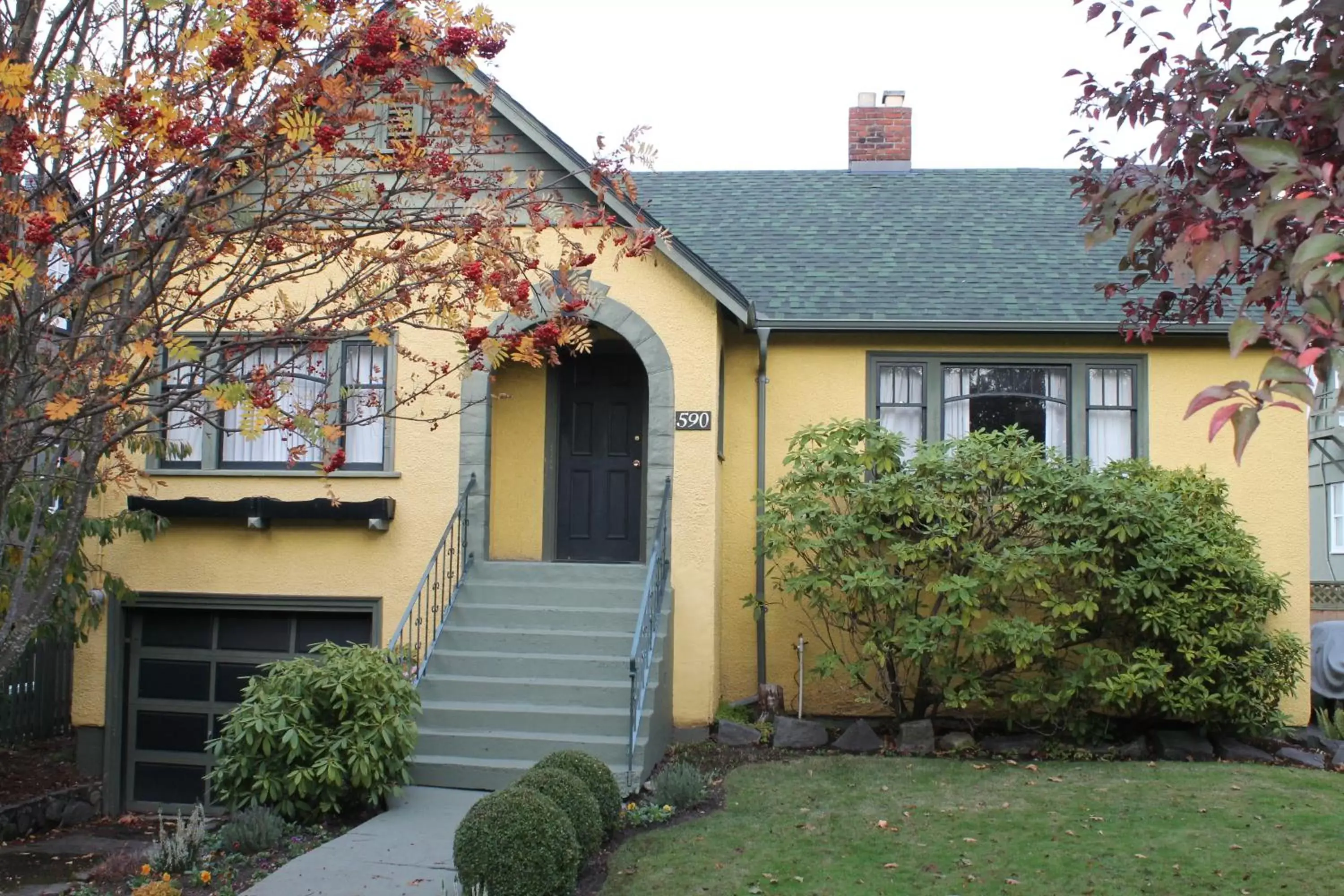 Facade/entrance, Property Building in James Bay Inn Hotel, Suites & Cottage