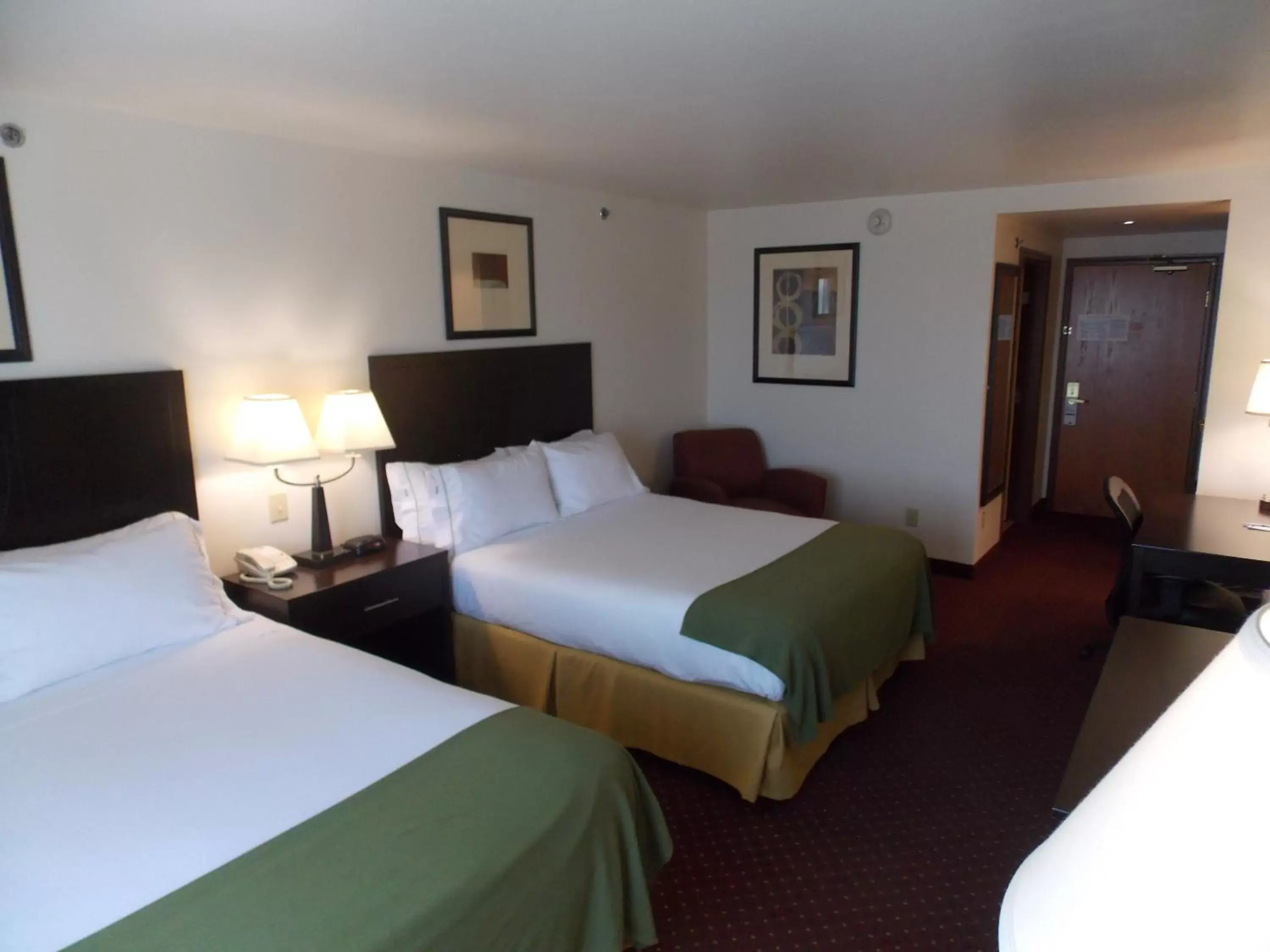 Photo of the whole room, Bed in Holiday Inn Express Syracuse-Fairgrounds, an IHG Hotel