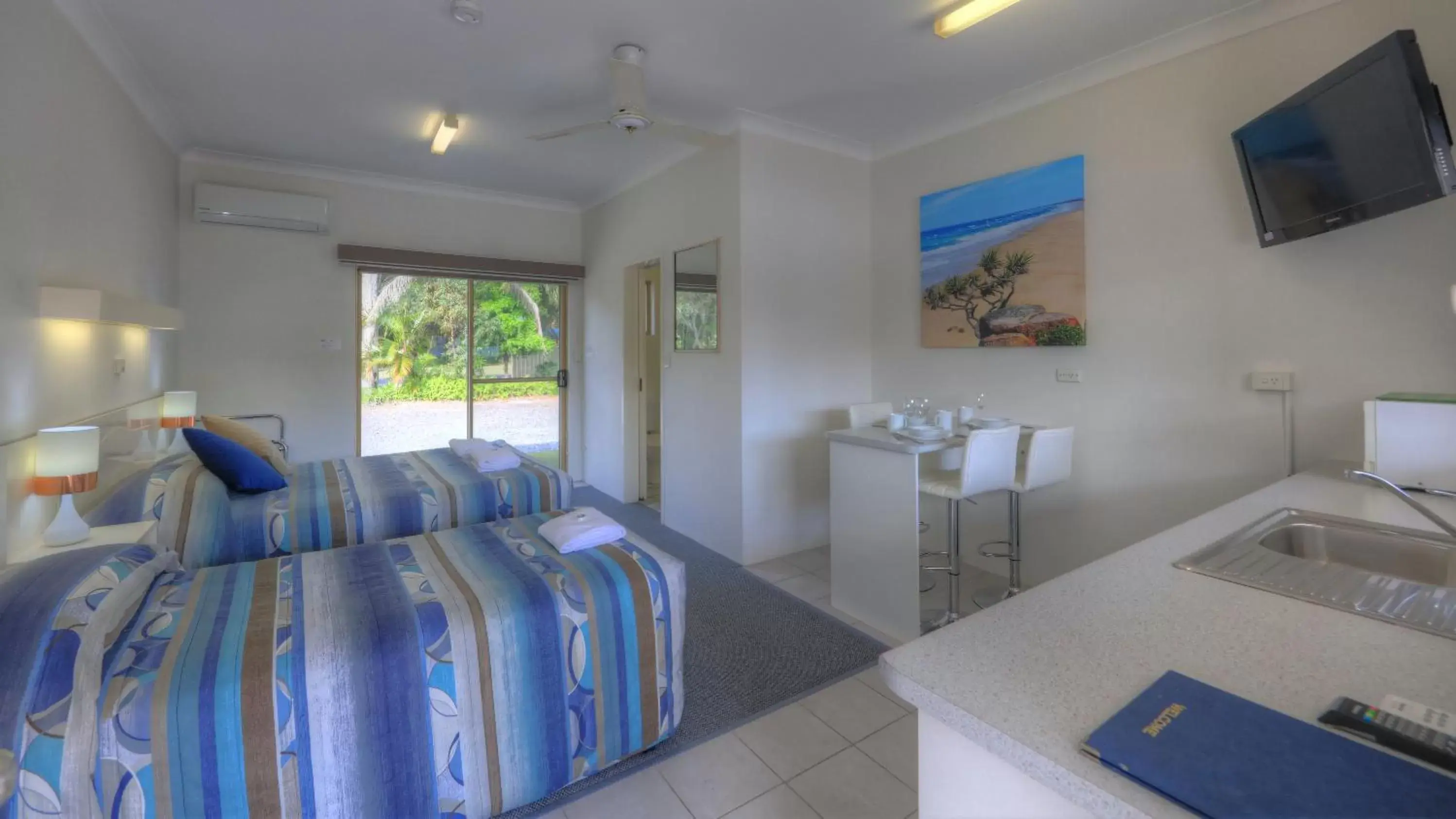 Standard Twin Room in Yamba Motor Inn Standard Twin Room in Yamba Motor Inn