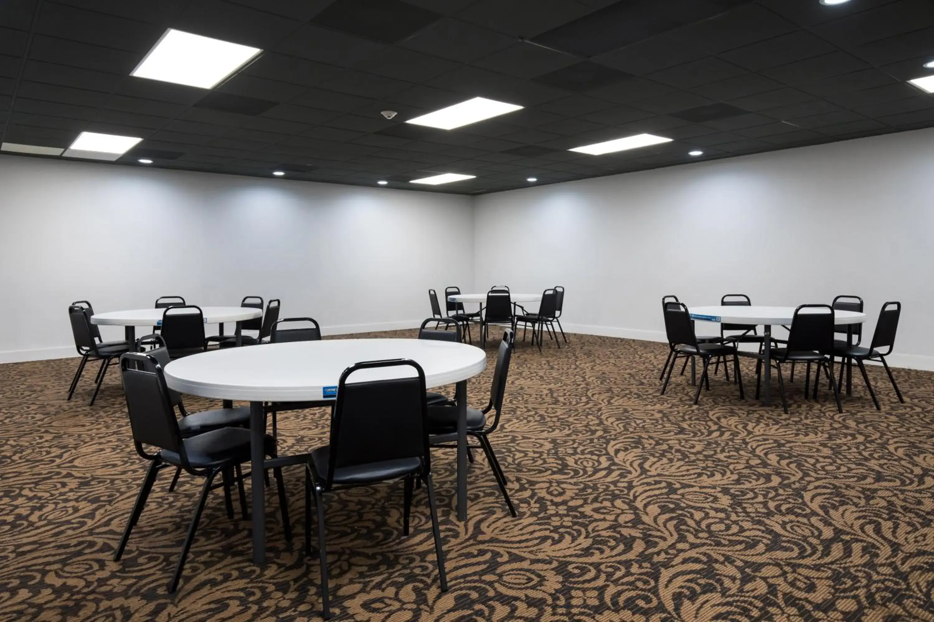 Meeting/conference room, Restaurant/Places to Eat in Red Roof Inn & Suites Anderson, SC