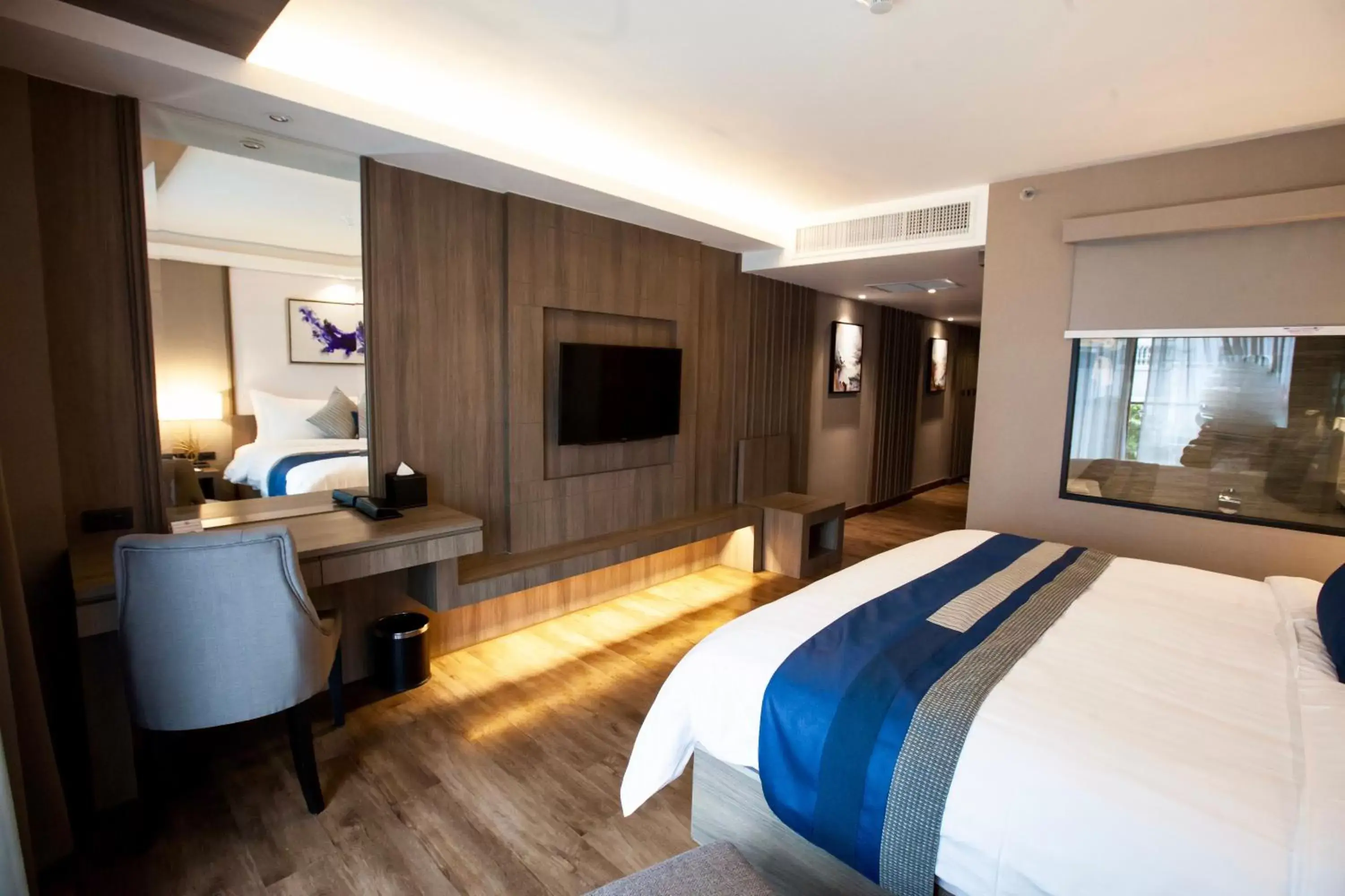 Bedroom, TV/Entertainment Center in Arte Hotel - SHA Extra Plus