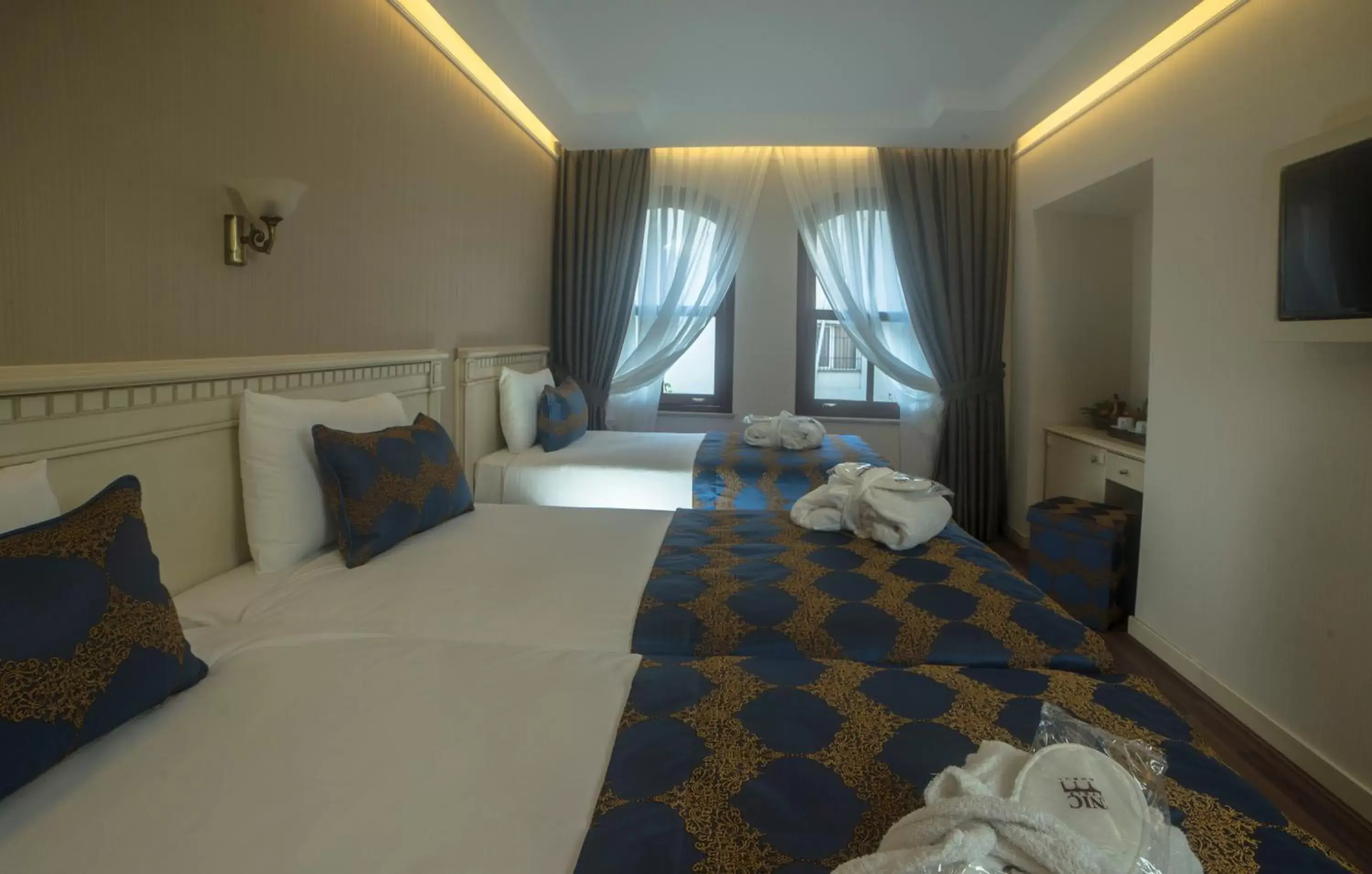 Photo of the whole room, Bed in Sarnic Hotel & Sarnic Premier Hotel(Ottoman Mansion)