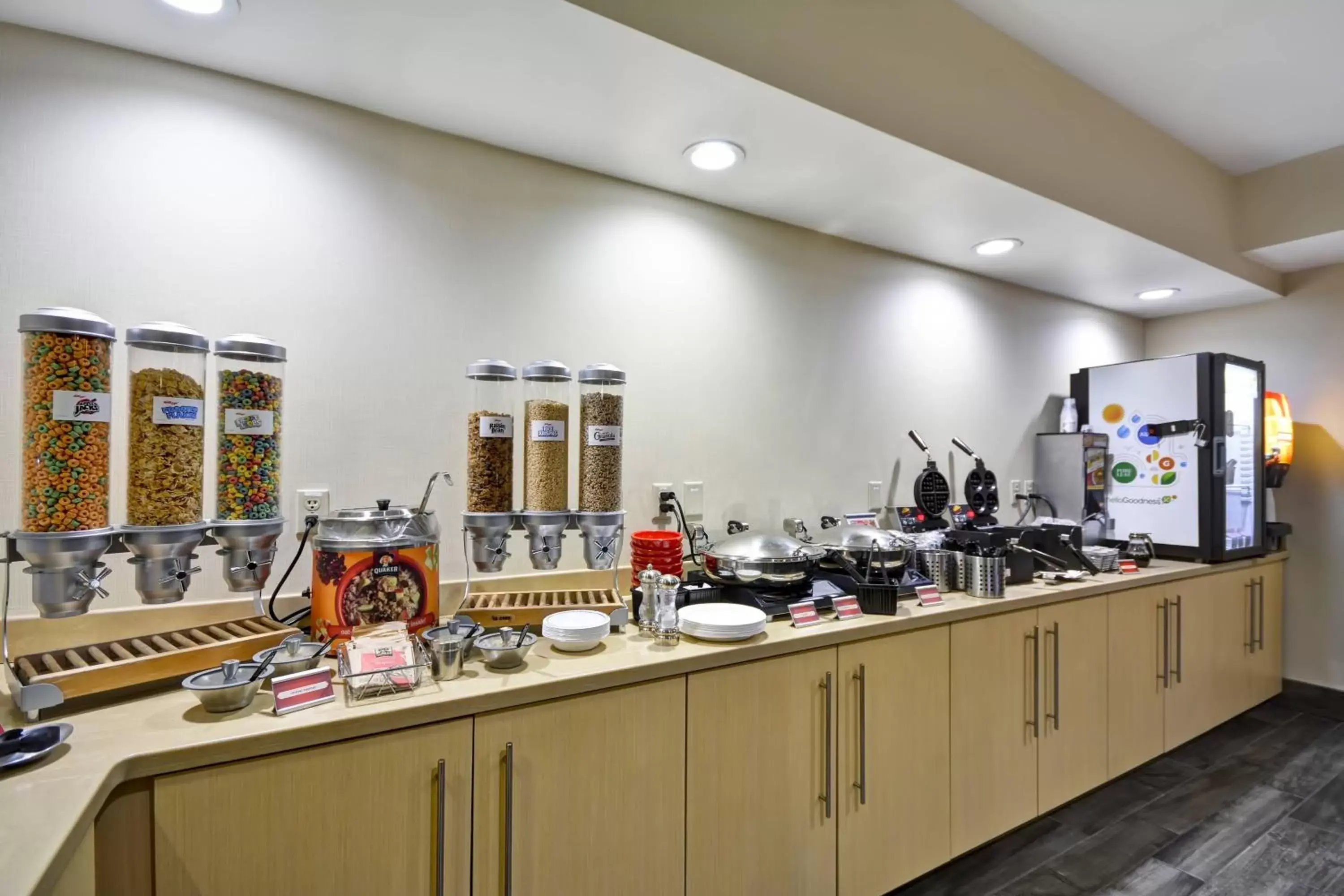 Breakfast, Restaurant/Places to Eat in TownePlace Suites Sioux Falls