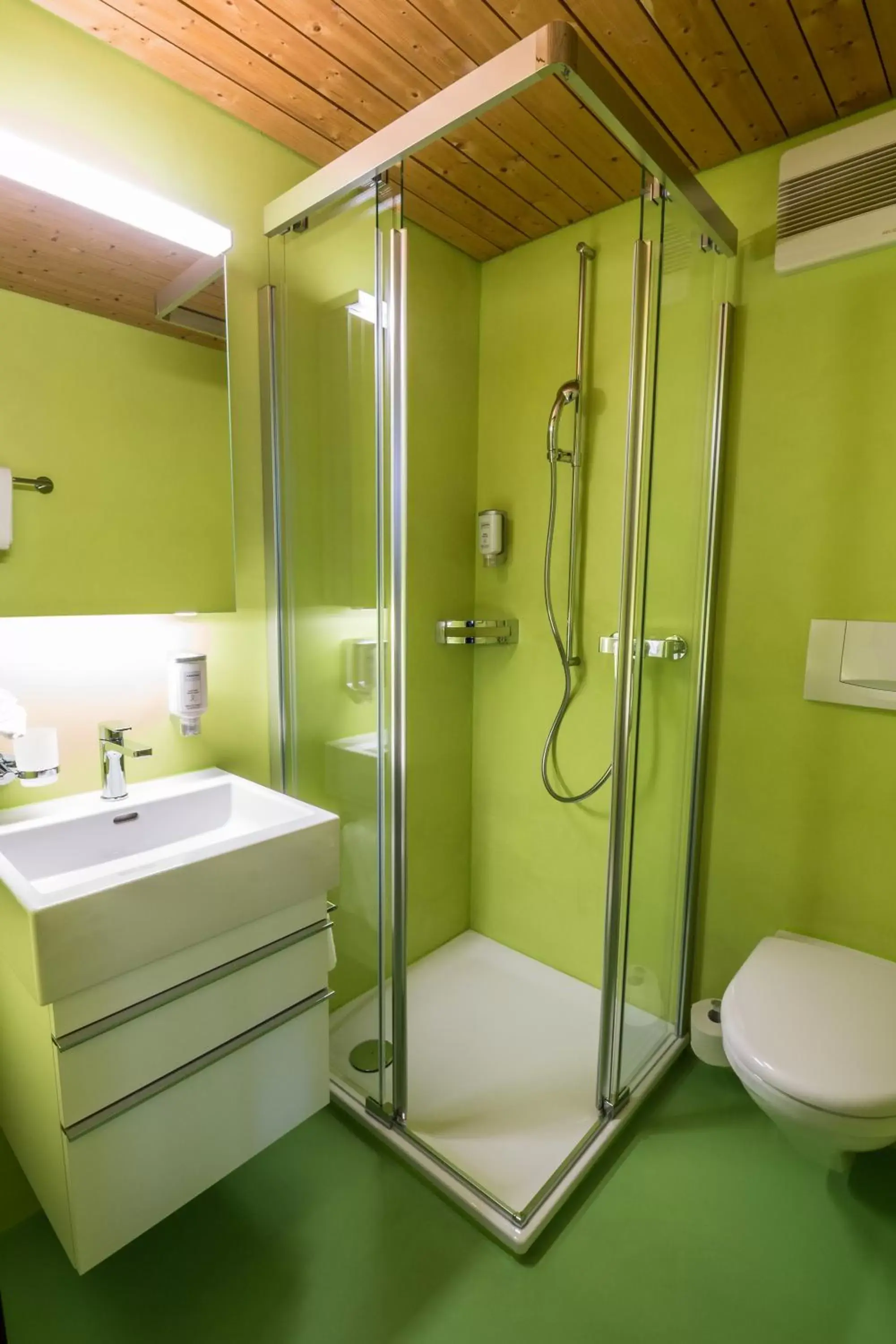 Photo of the whole room, Bathroom in Kessler's Kulm Gästehaus