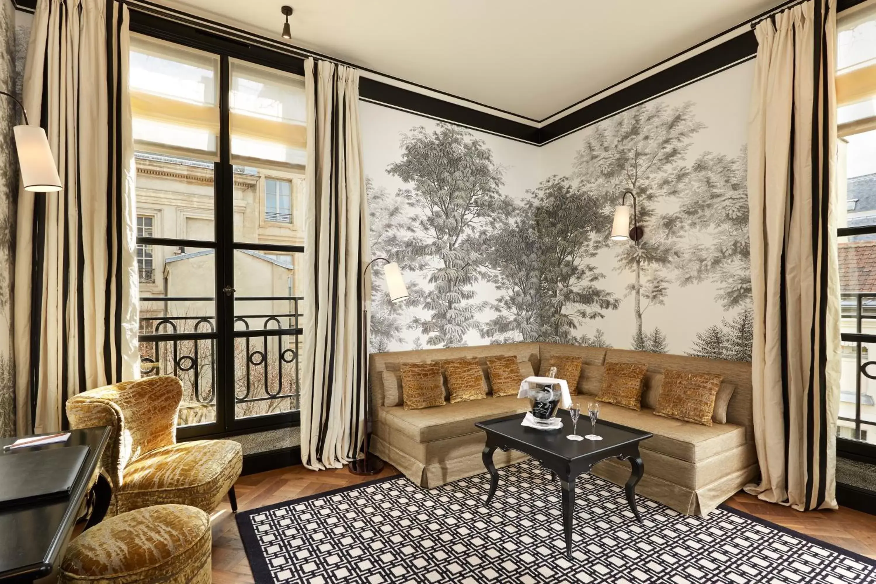 Photo of the whole room in Le Pavillon de la Reine & Spa, Place des Vosges Photo of the whole room in Le Pavillon de la Reine & Spa, Place des Vosges