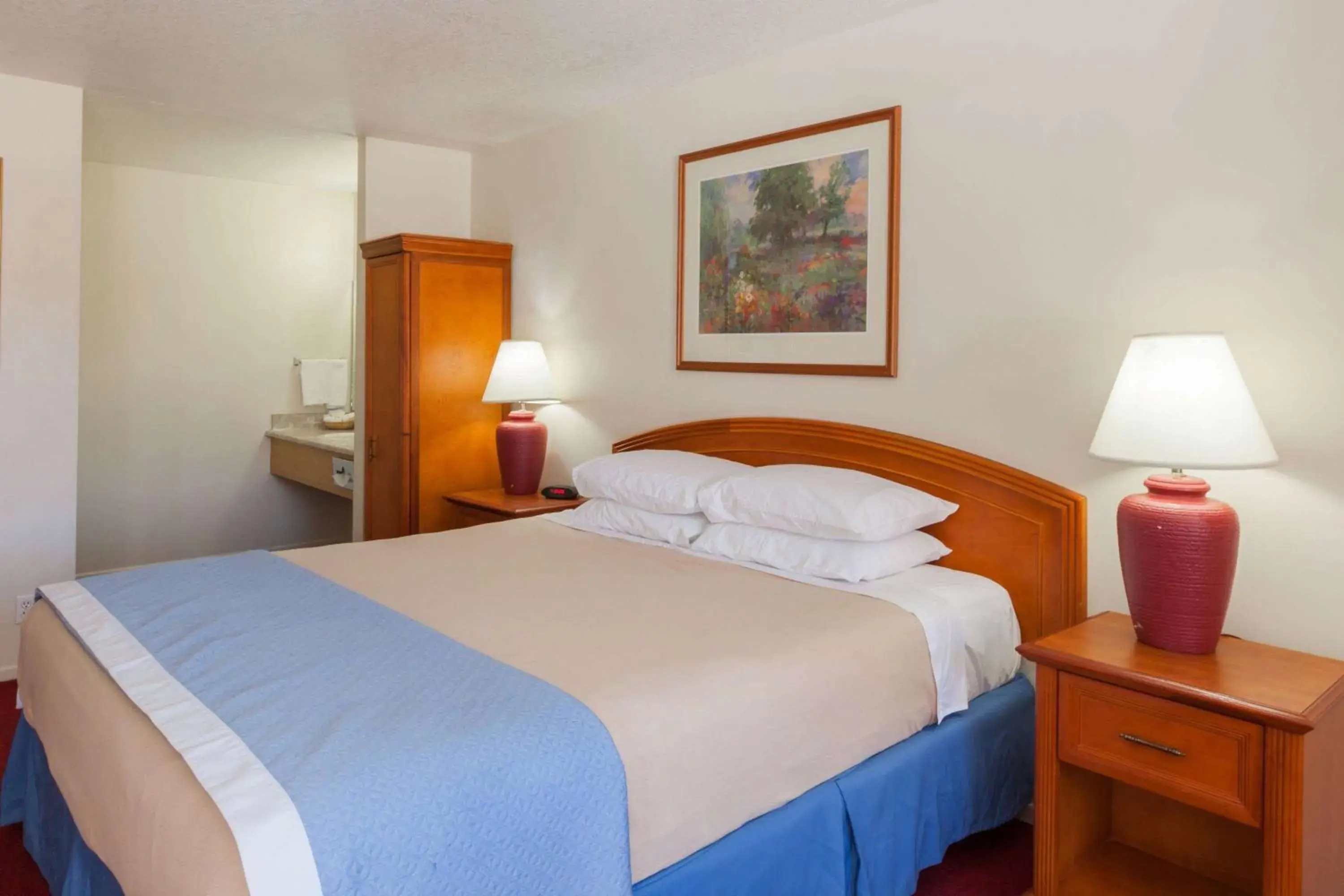 Photo of the whole room, Bed in Days Inn by Wyndham Castaic Six Flags Magic Mountain