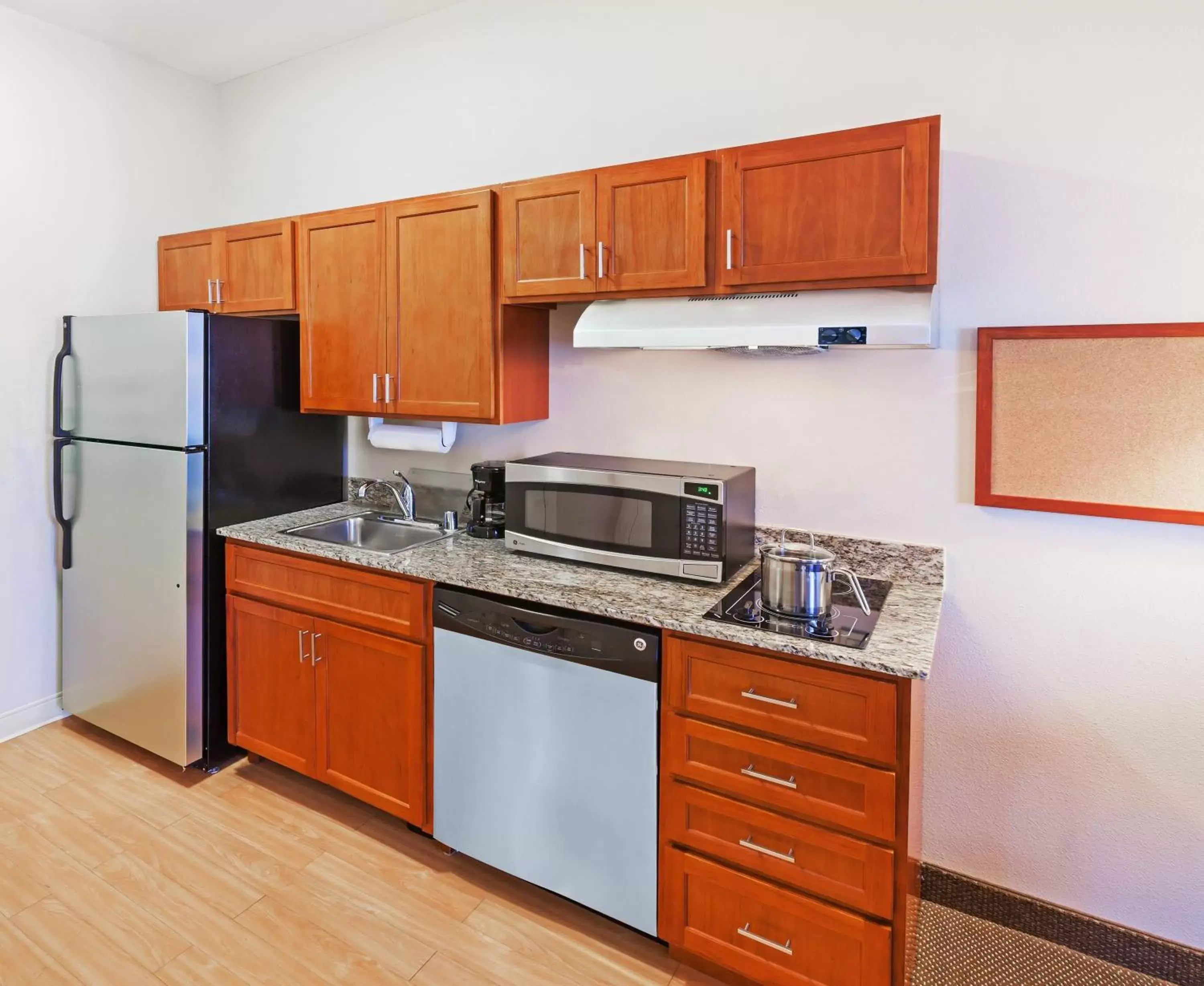 Photo of the whole room, Kitchen/Kitchenette in Candlewood Suites El Paso, an IHG Hotel