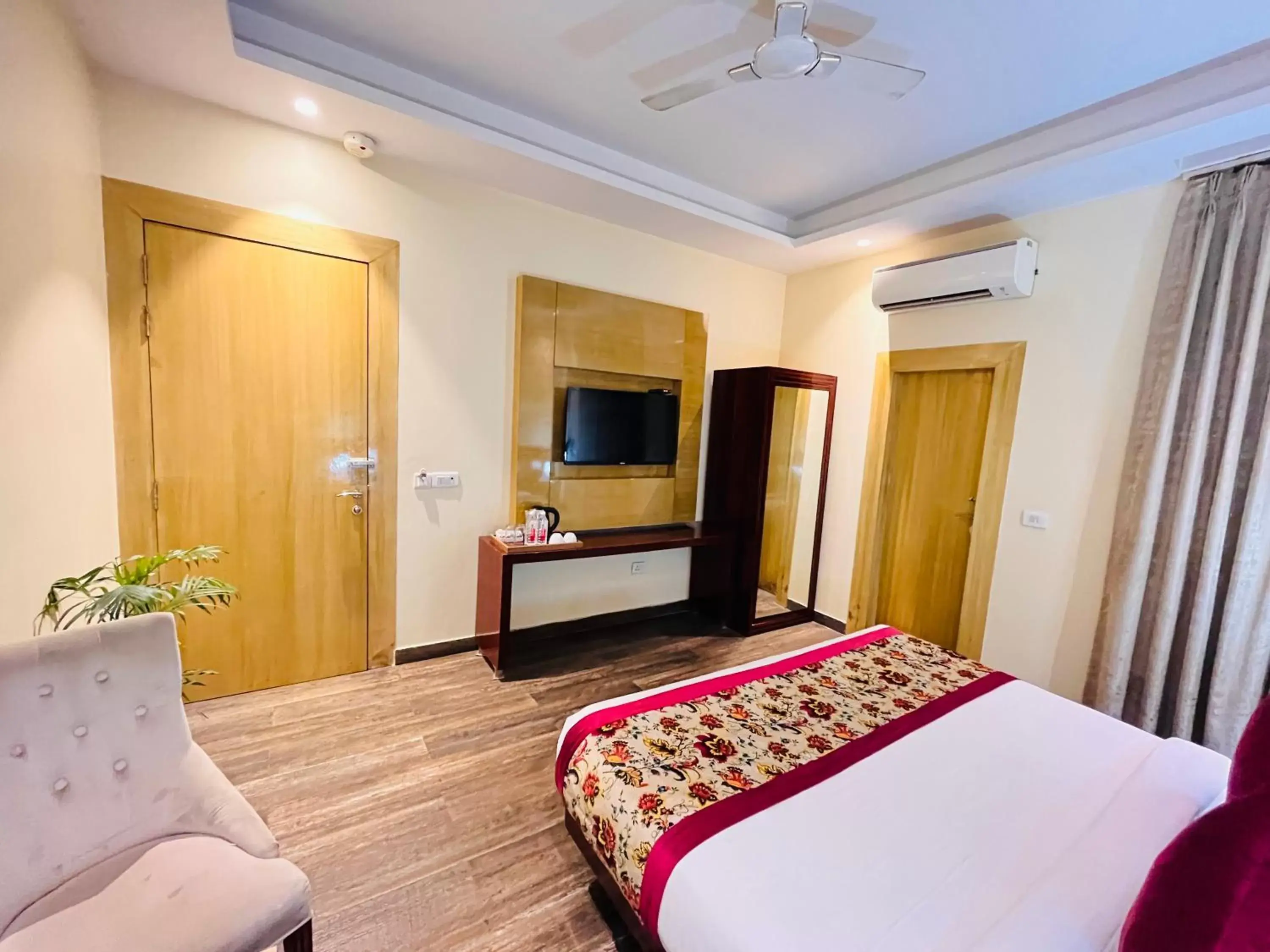 Bed in Hotel Banz - Near Delhi International Airport