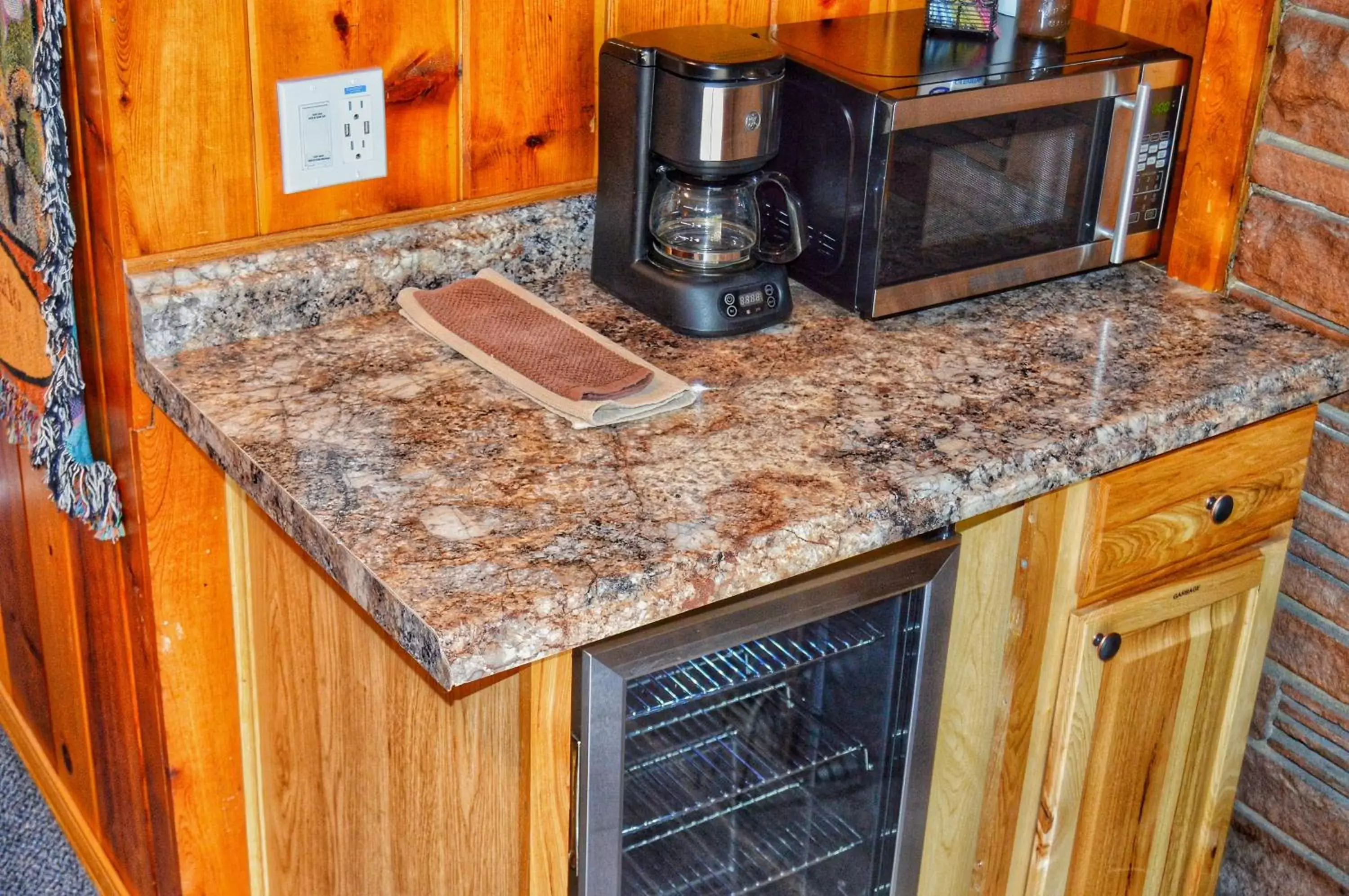 Kitchen or kitchenette in The Inn on Fall River & Fall River Cabins