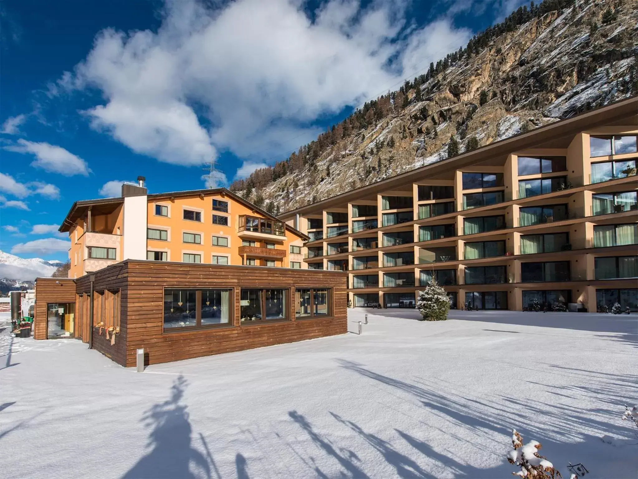 Property building, Winter in Hotel Palü