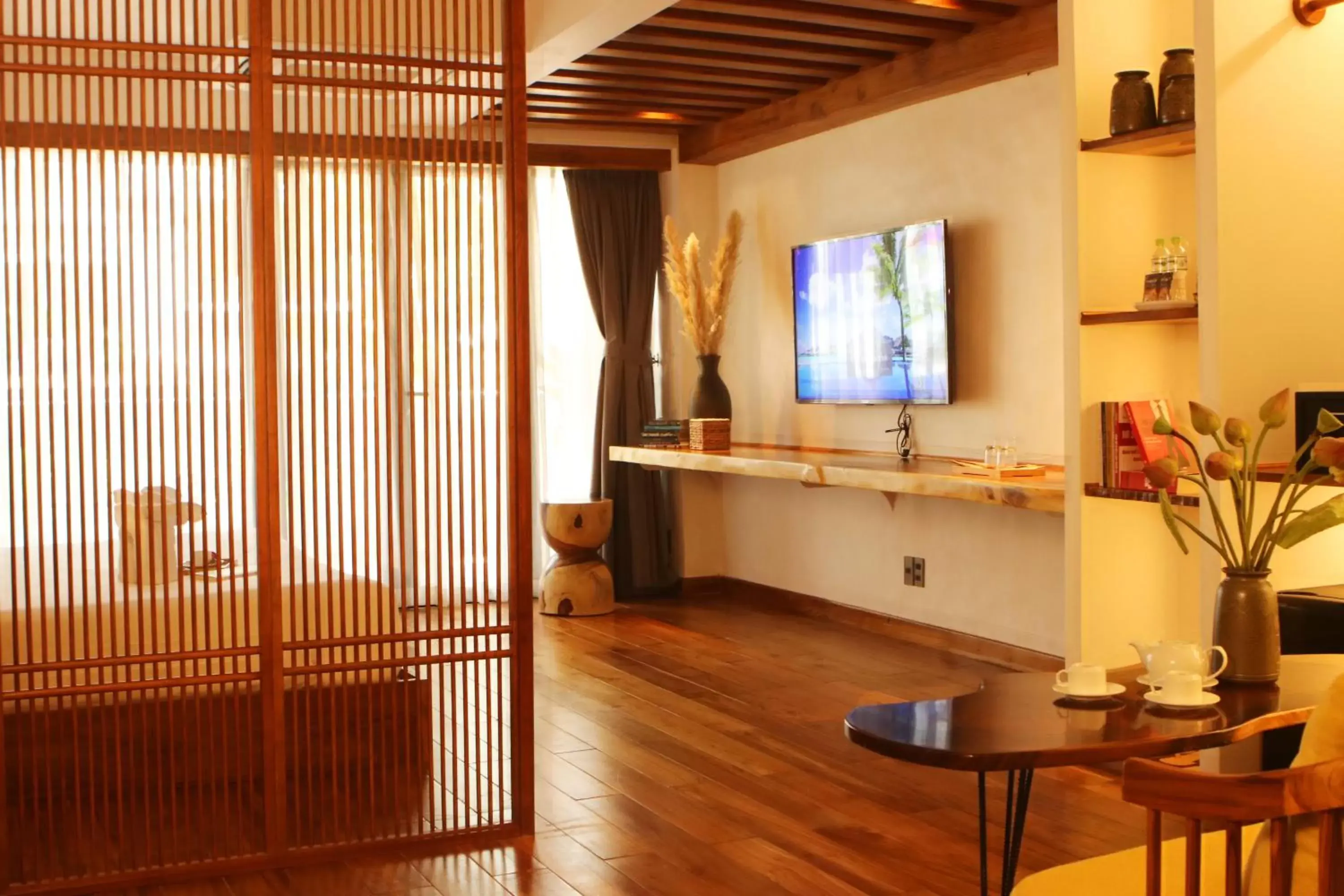 Dining area, TV/Entertainment Center in Duc Vuong Saigon Hotel - Bui Vien