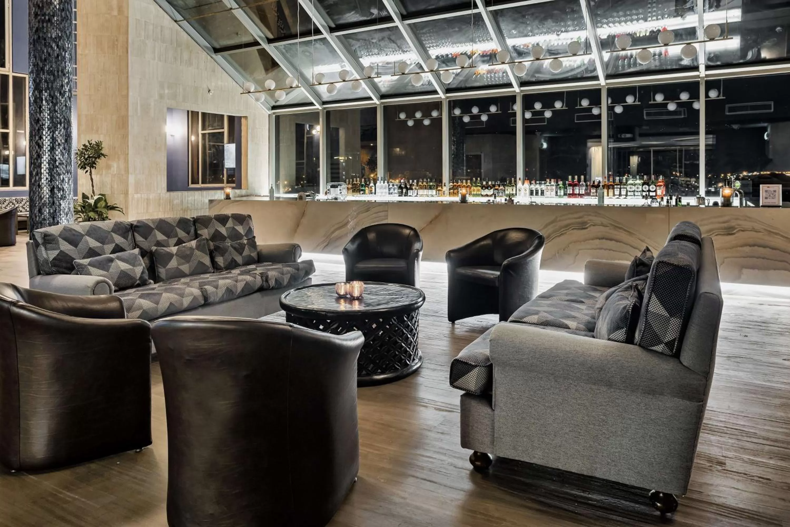 Lounge or bar in Hilton Yaounde