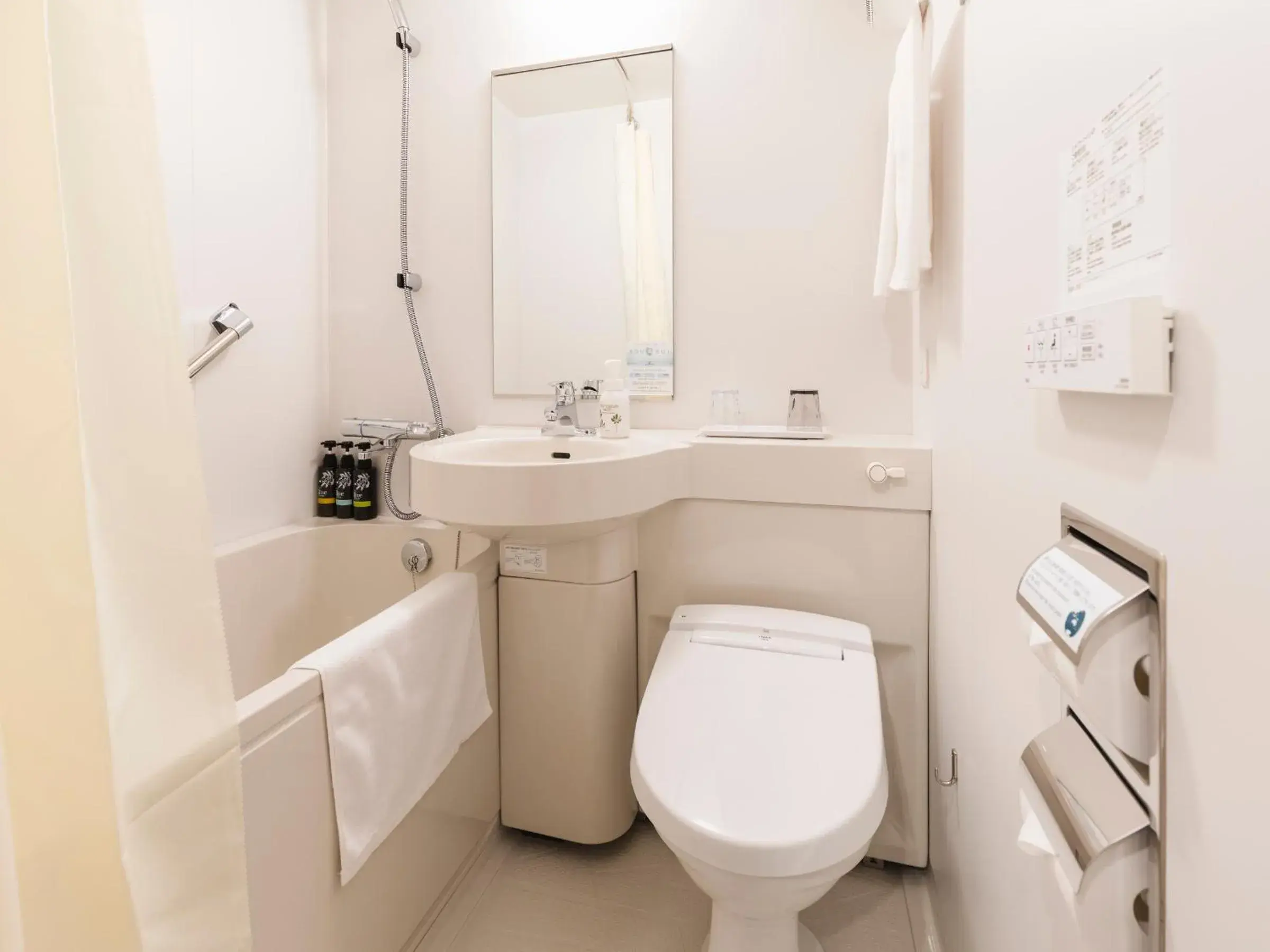 Toilet, Bathroom in Sotetsu Fresa Inn Daimon - Open from 26 January 2022