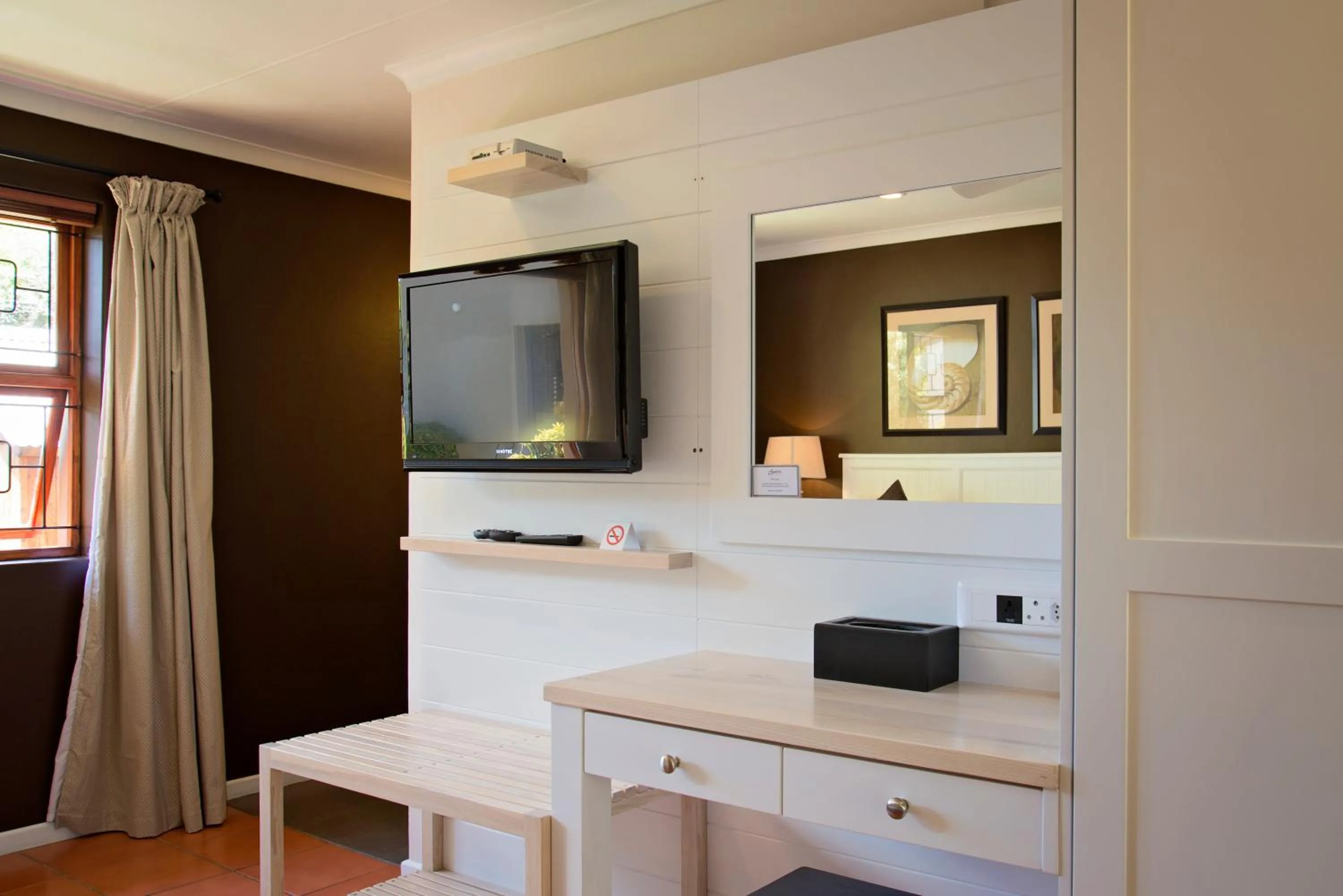 TV and multimedia in Bayside Guesthouse