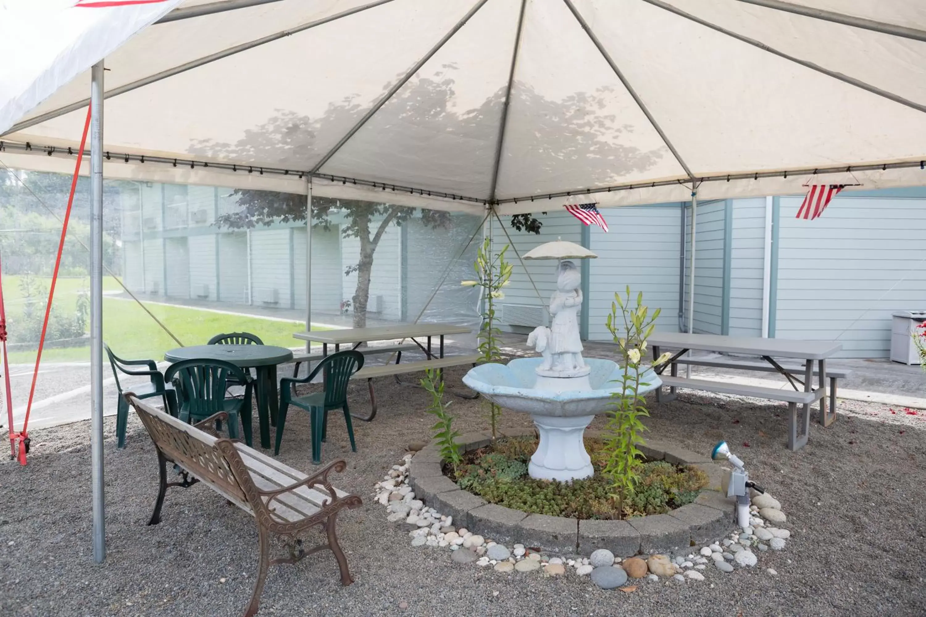 Property building in Dew Drop Inn Property building in Dew Drop Inn