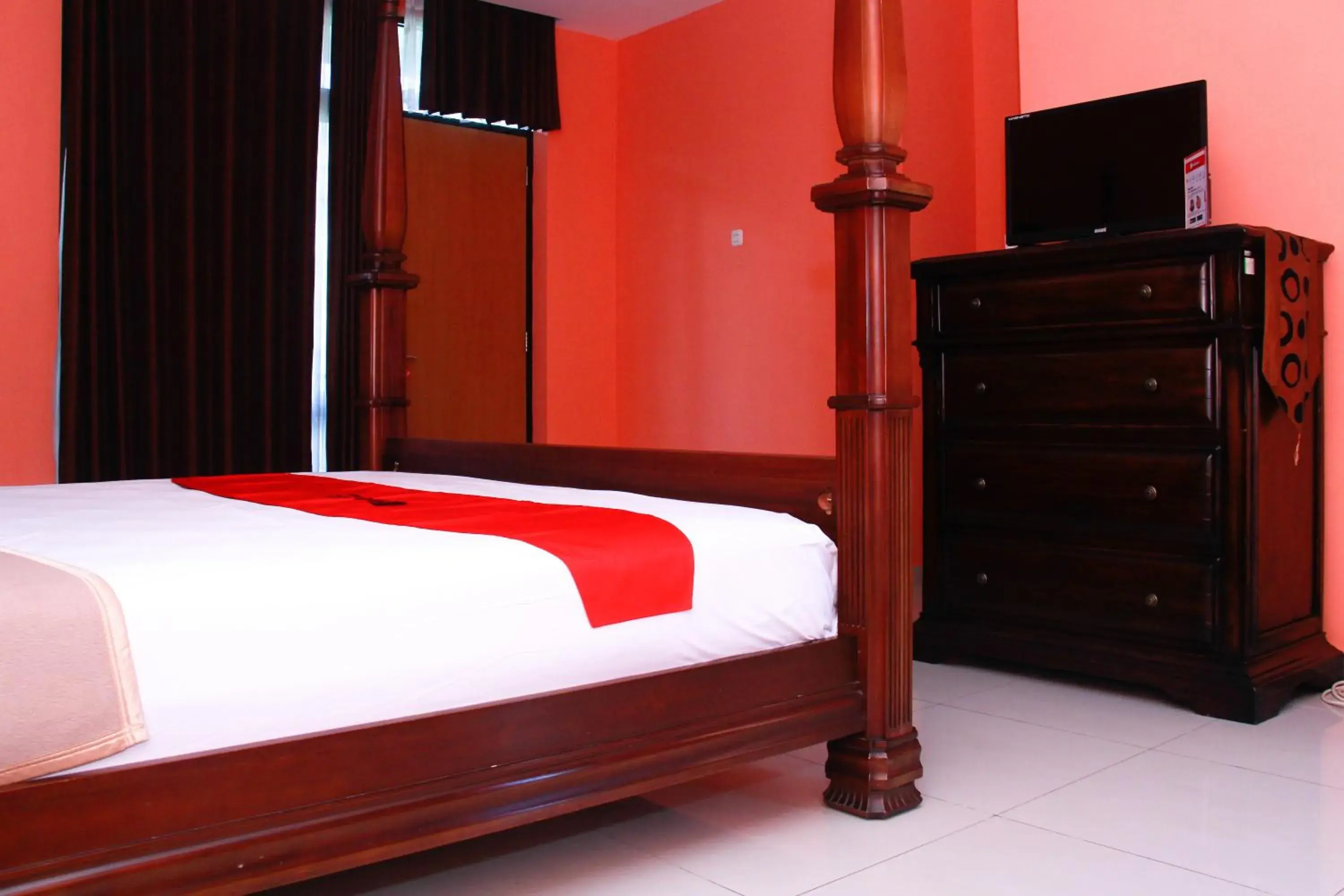 Bed in RedDoorz @ Sersan Bajuri