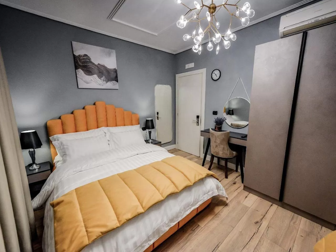 Photo of the whole room in Hotel Vila Tirana