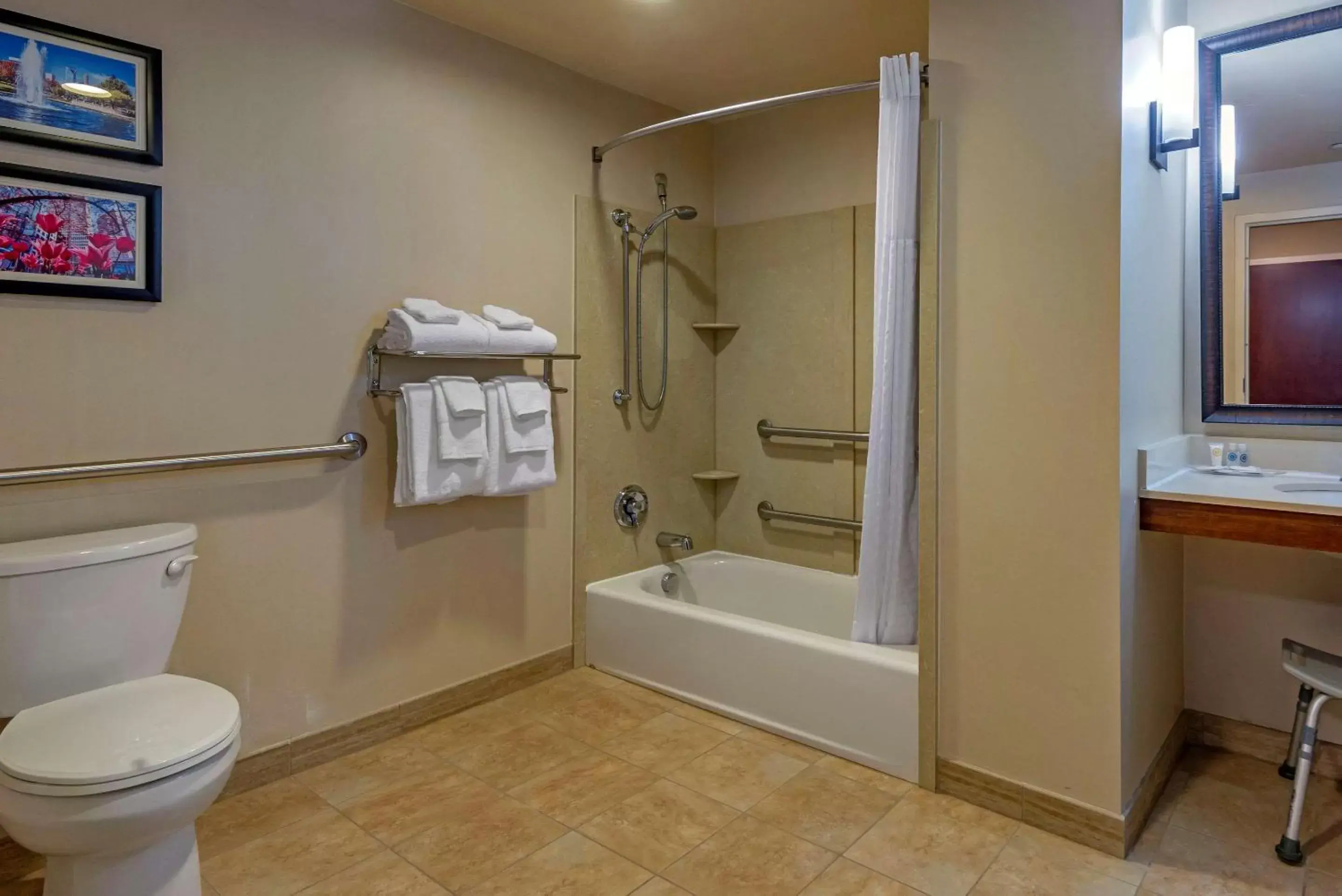 Bedroom, Bathroom in Comfort Suites Lake Norman - Huntersville