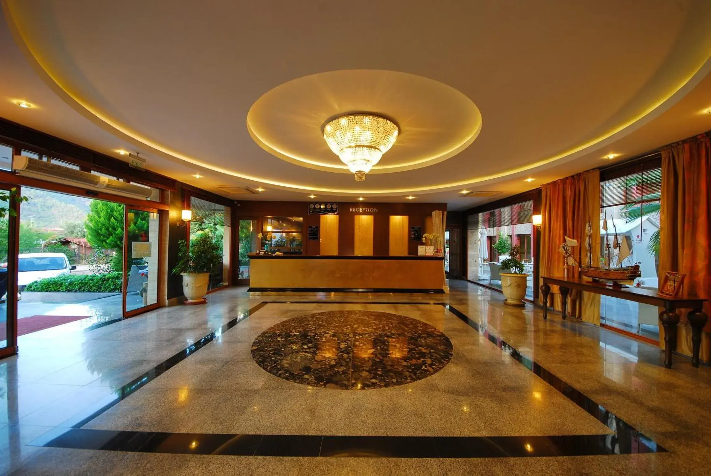 Facade/entrance, Lobby/Reception in Pasabey Hotel