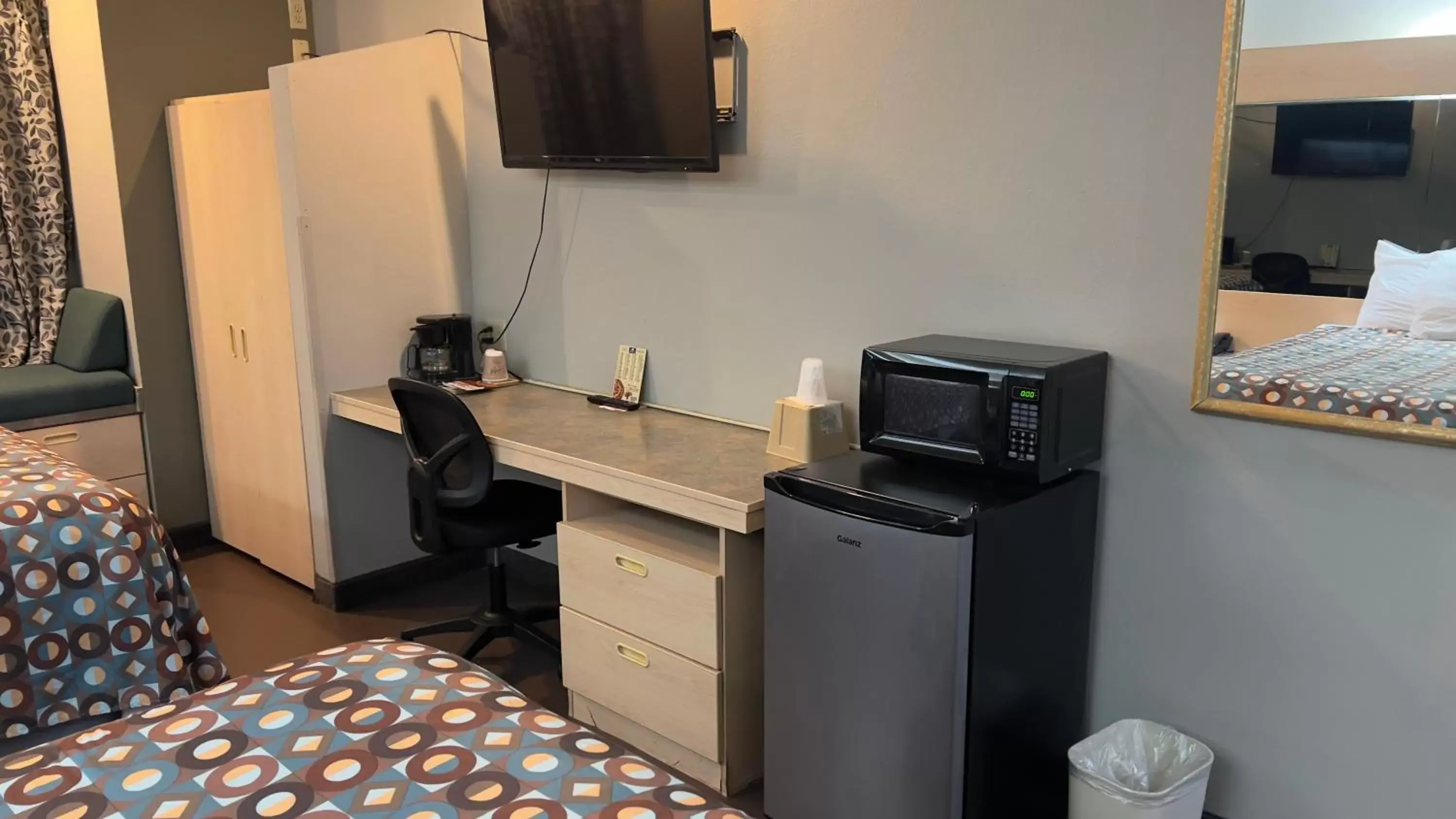 TV/Entertainment Center in America's Best Value Inn and Suites - Jackson