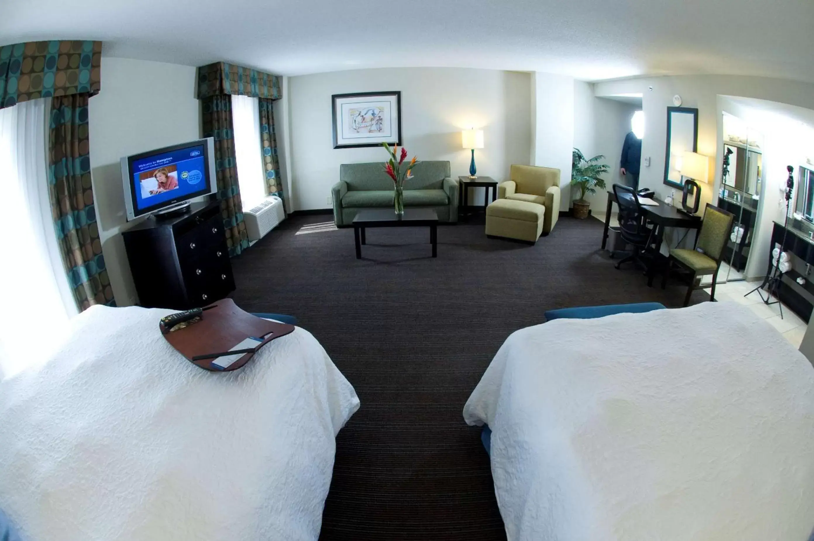 Bed, TV/Entertainment Center in Hampton Inn & Suites Nashville-Downtown