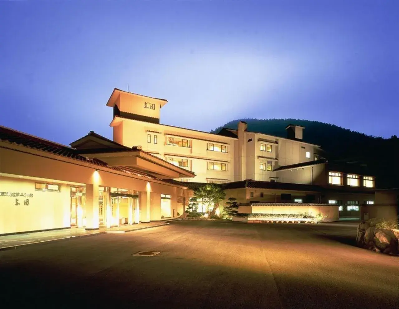 Facade/entrance, Property Building in Azumaen