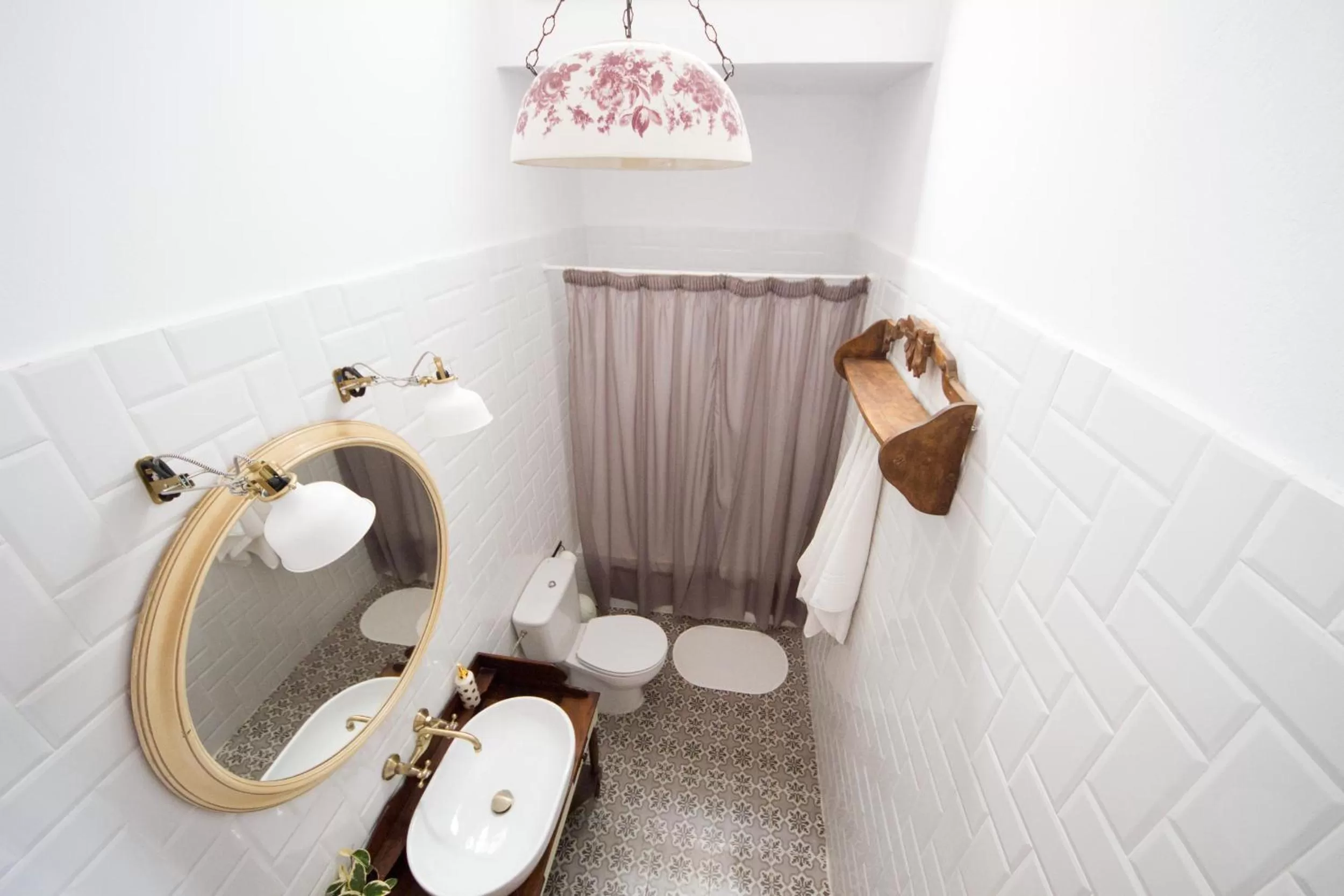 Shower in Aminta Home